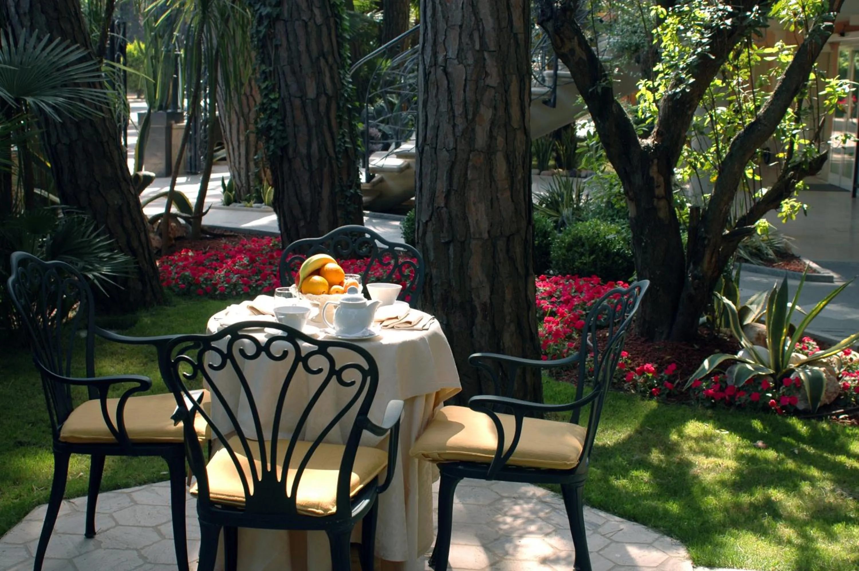 Garden in Hotel Globus, Sure Hotel Collection by Best Western