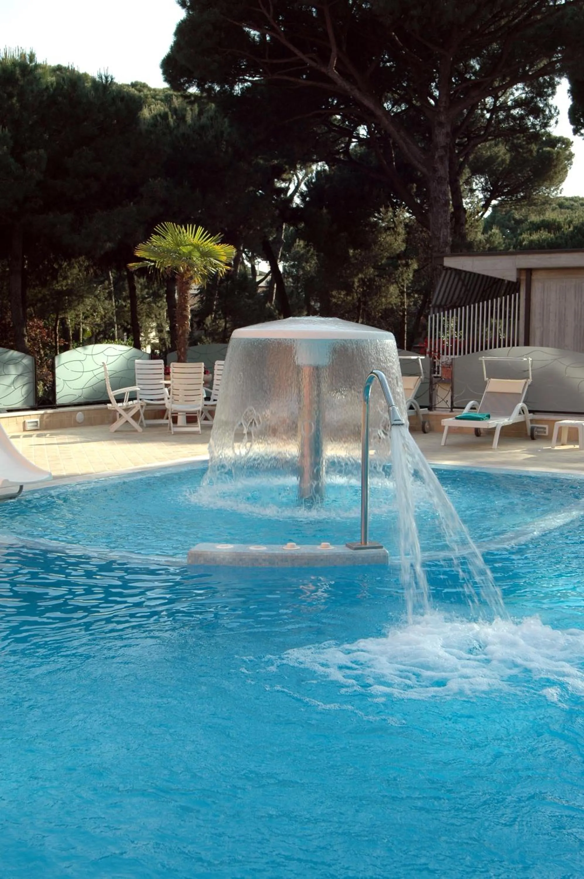 Swimming pool in Hotel Globus, Sure Hotel Collection by Best Western