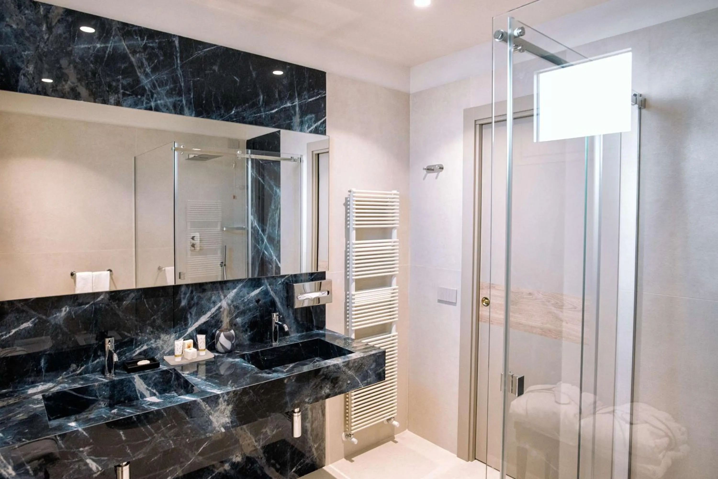 Bathroom in Hotel Globus, Sure Hotel Collection by Best Western