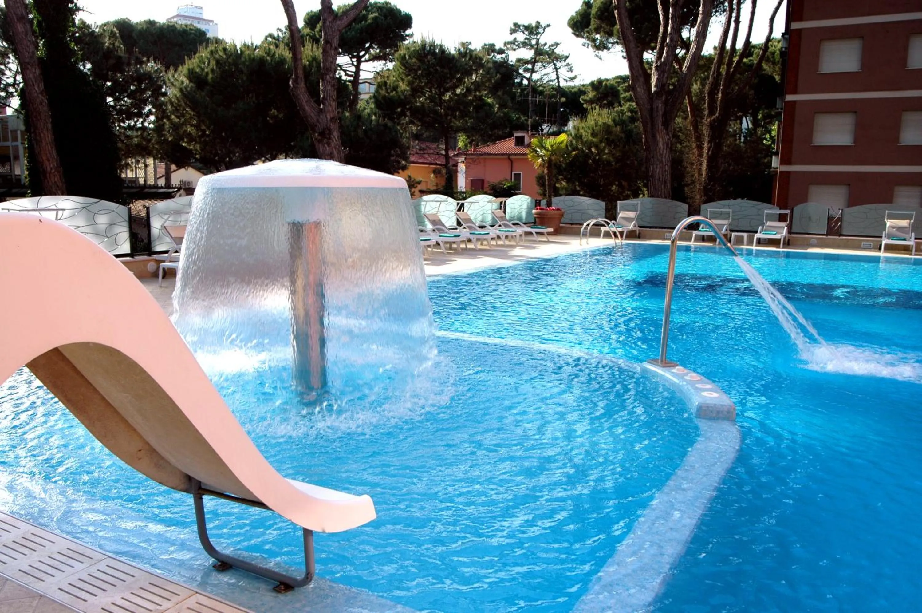 Swimming pool in Hotel Globus, Sure Hotel Collection by Best Western