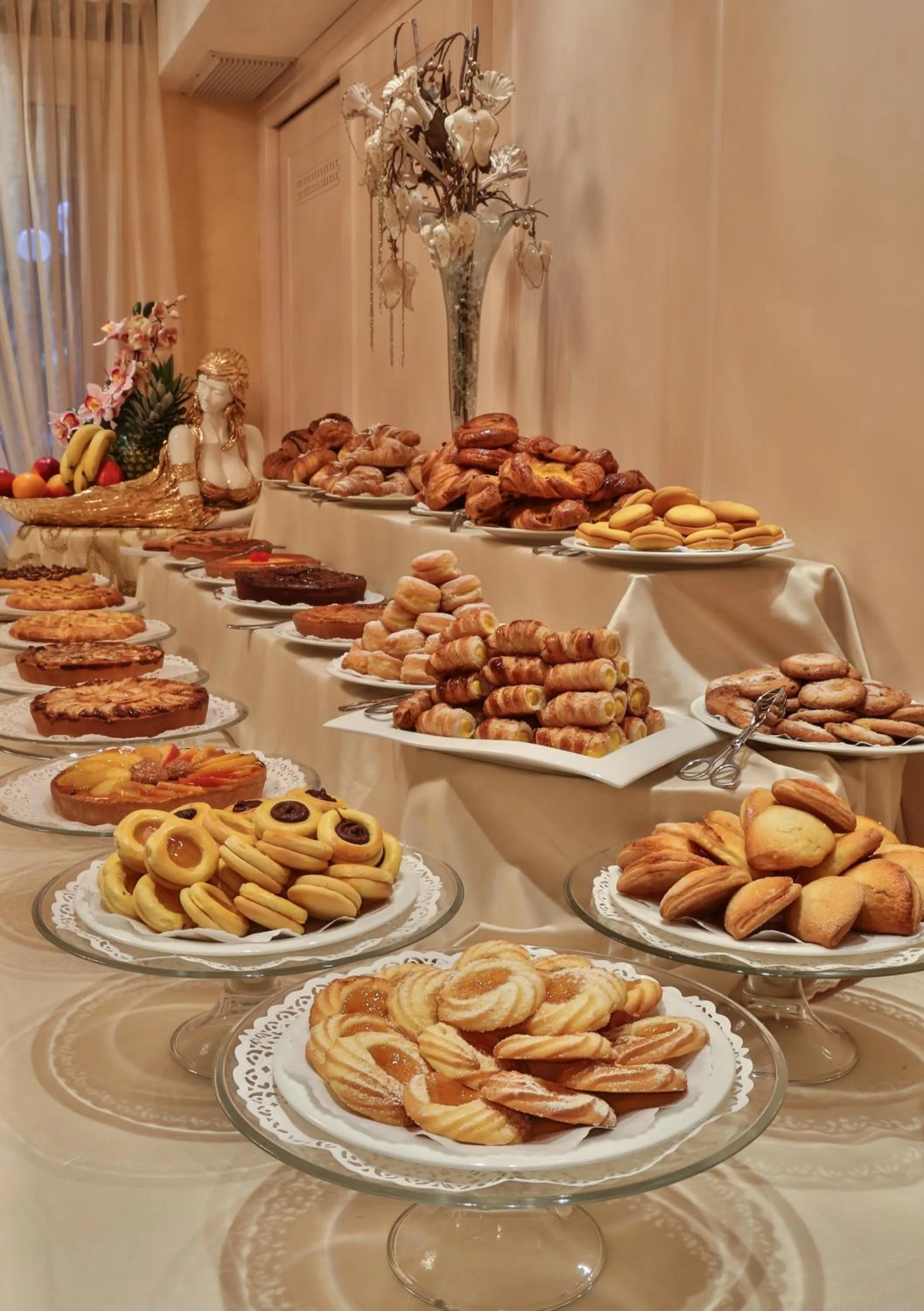 Food in Hotel Globus, Sure Hotel Collection by Best Western