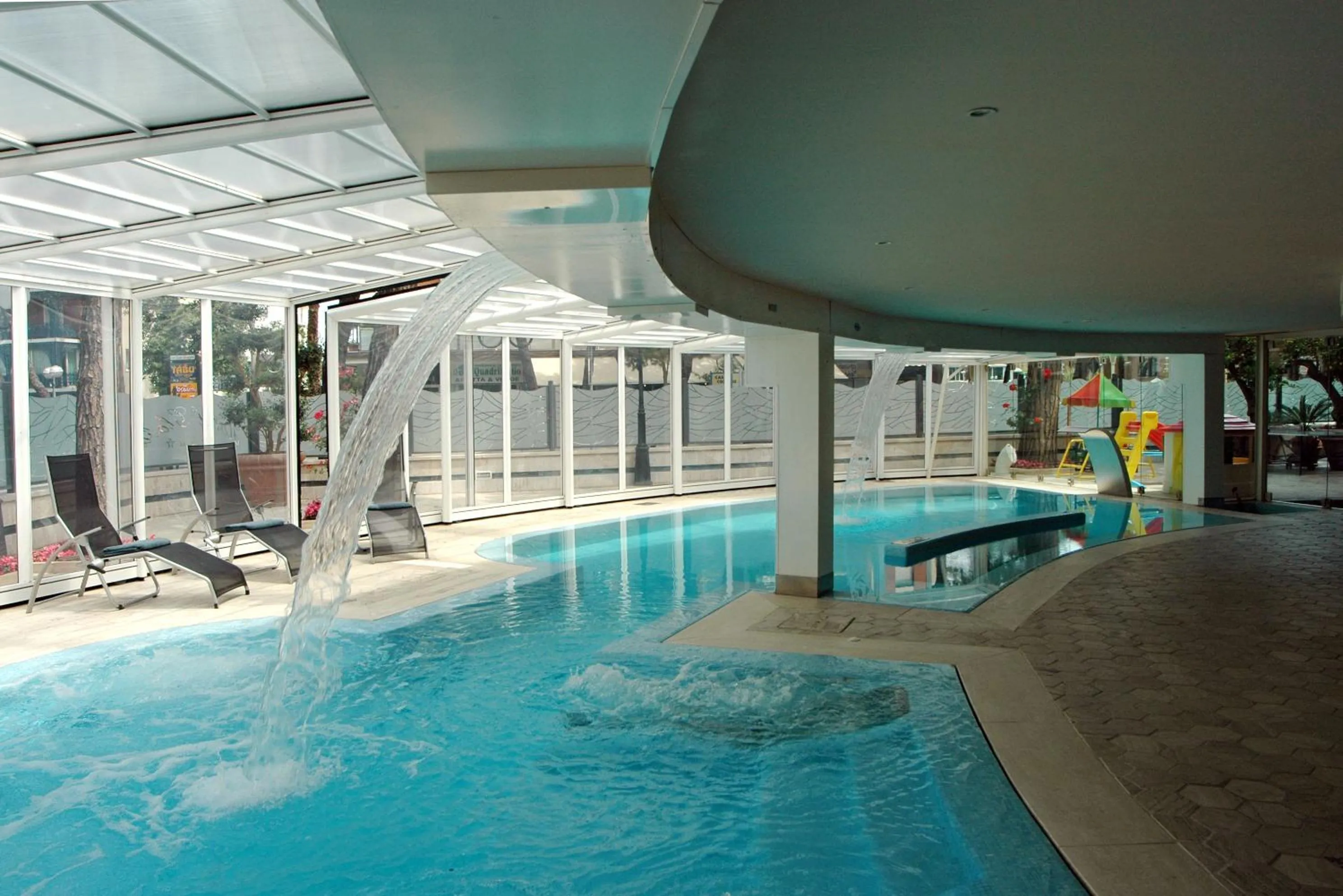 Swimming pool in Hotel Globus, Sure Hotel Collection by Best Western