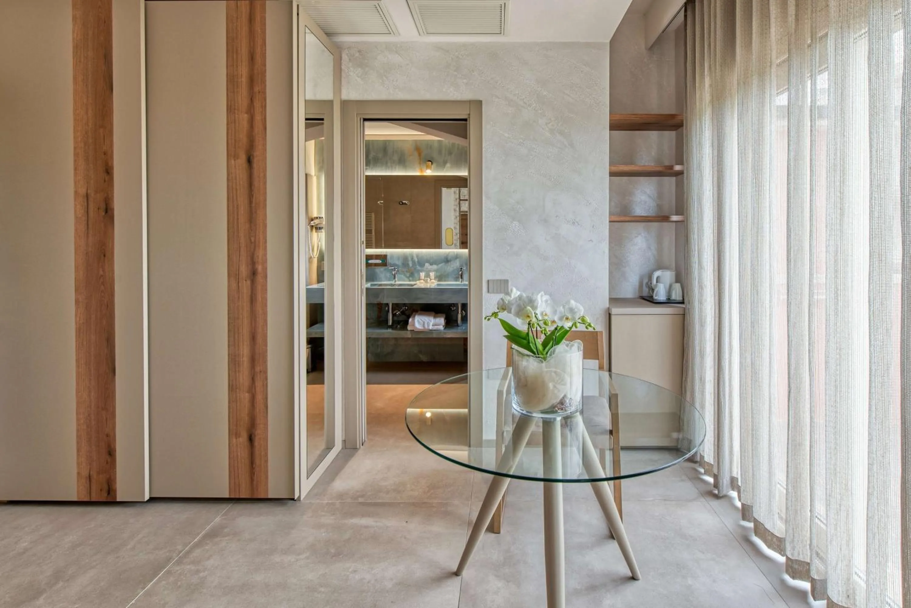 Photo of the whole room in Hotel Globus, Sure Hotel Collection by Best Western