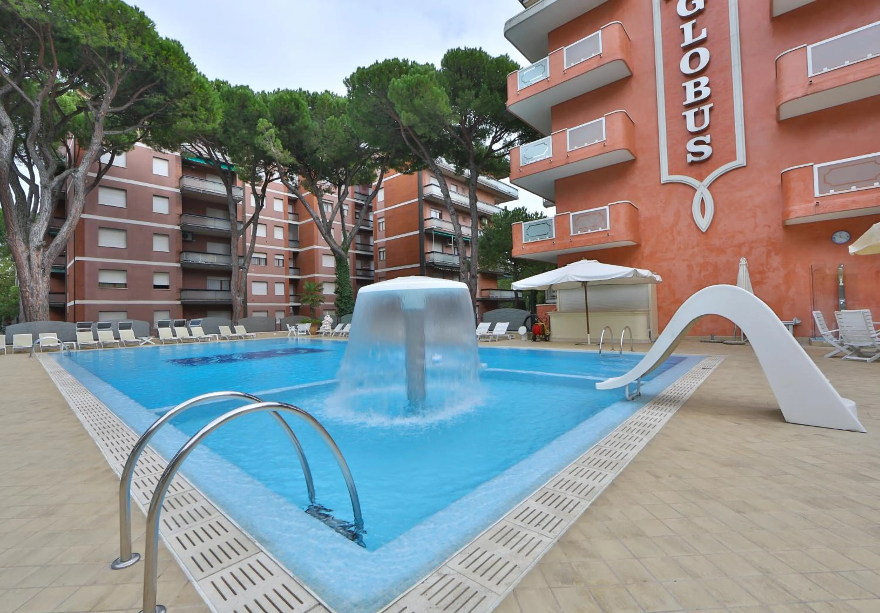 Swimming pool in Hotel Globus, Sure Hotel Collection by Best Western