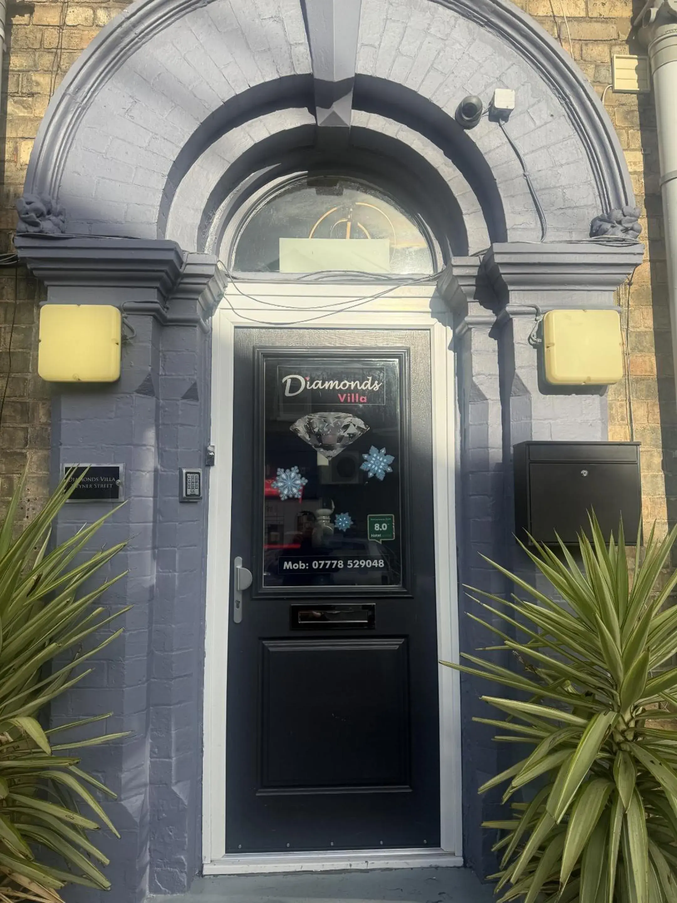 Lobby or reception in Diamonds Villa near York Hospital Lobby or reception in Diamonds Villa near York Hospital