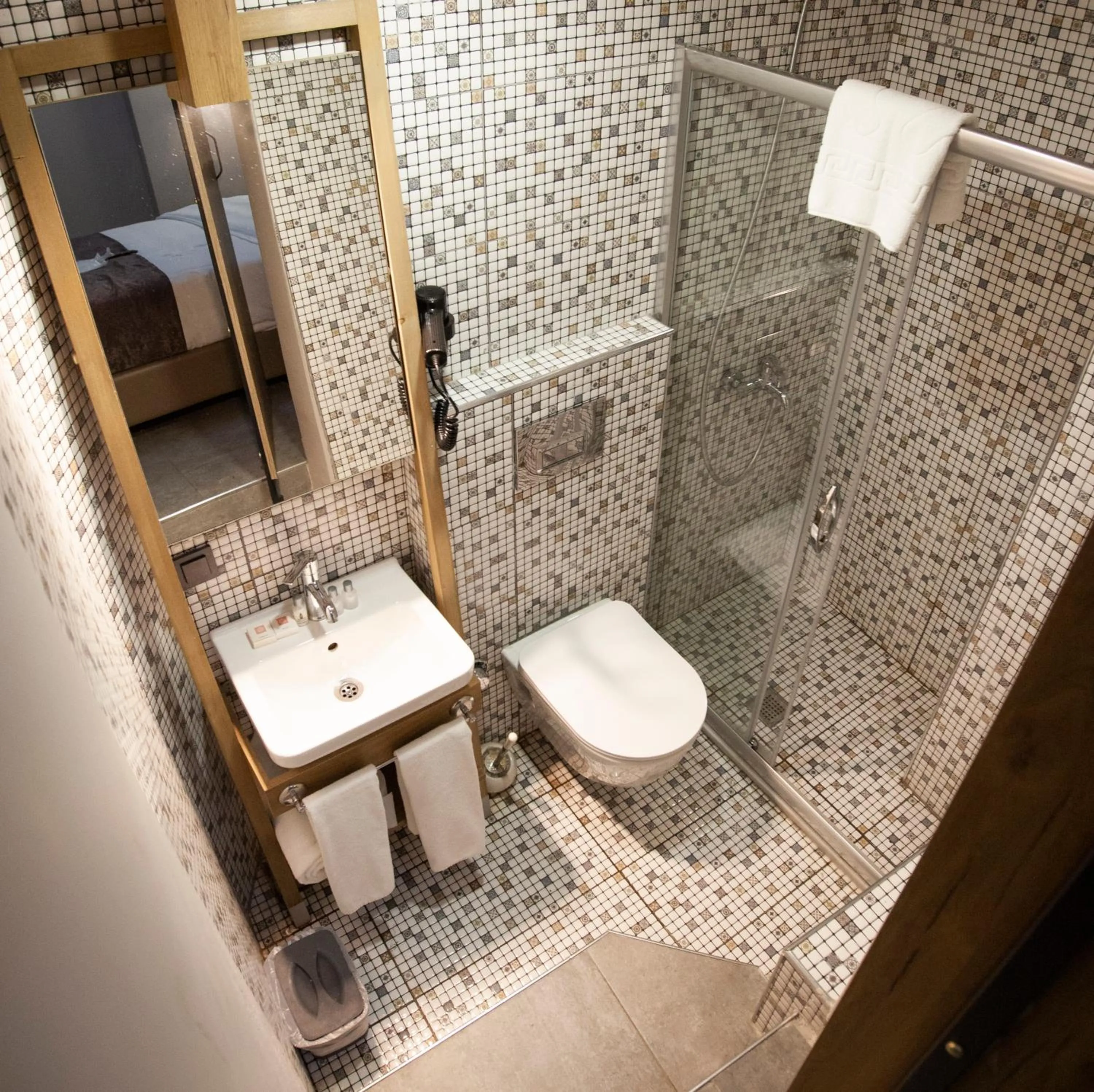 Shower in Jurnal Hotel