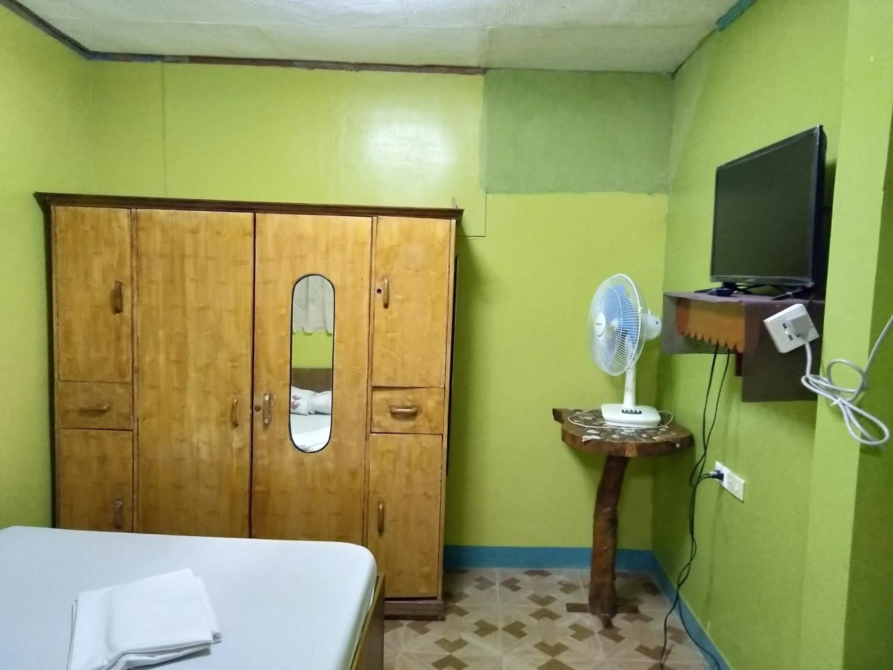 Communal lounge/ TV room in Villa Corrales Homestay