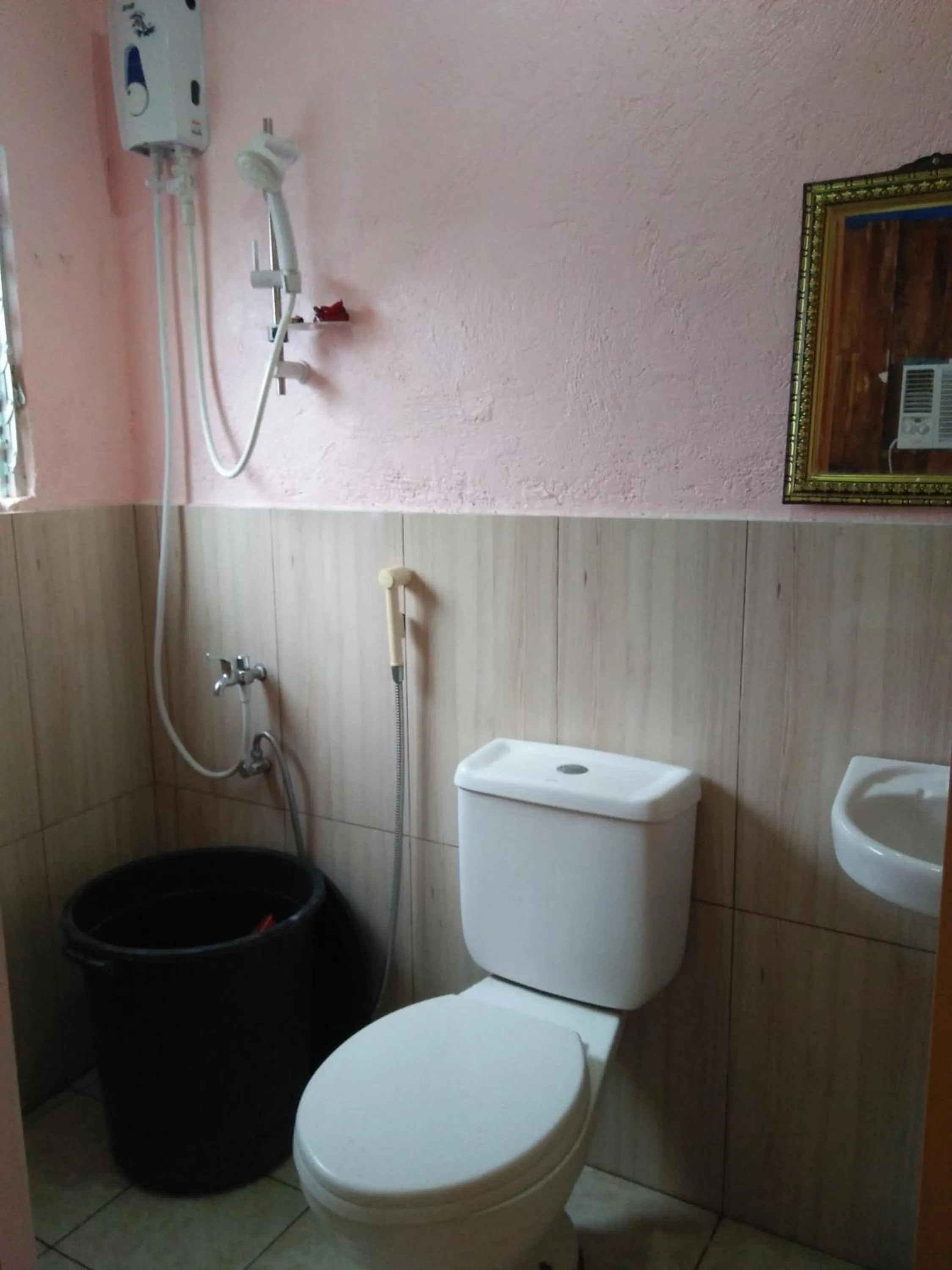 Toilet in Villa Corrales Homestay