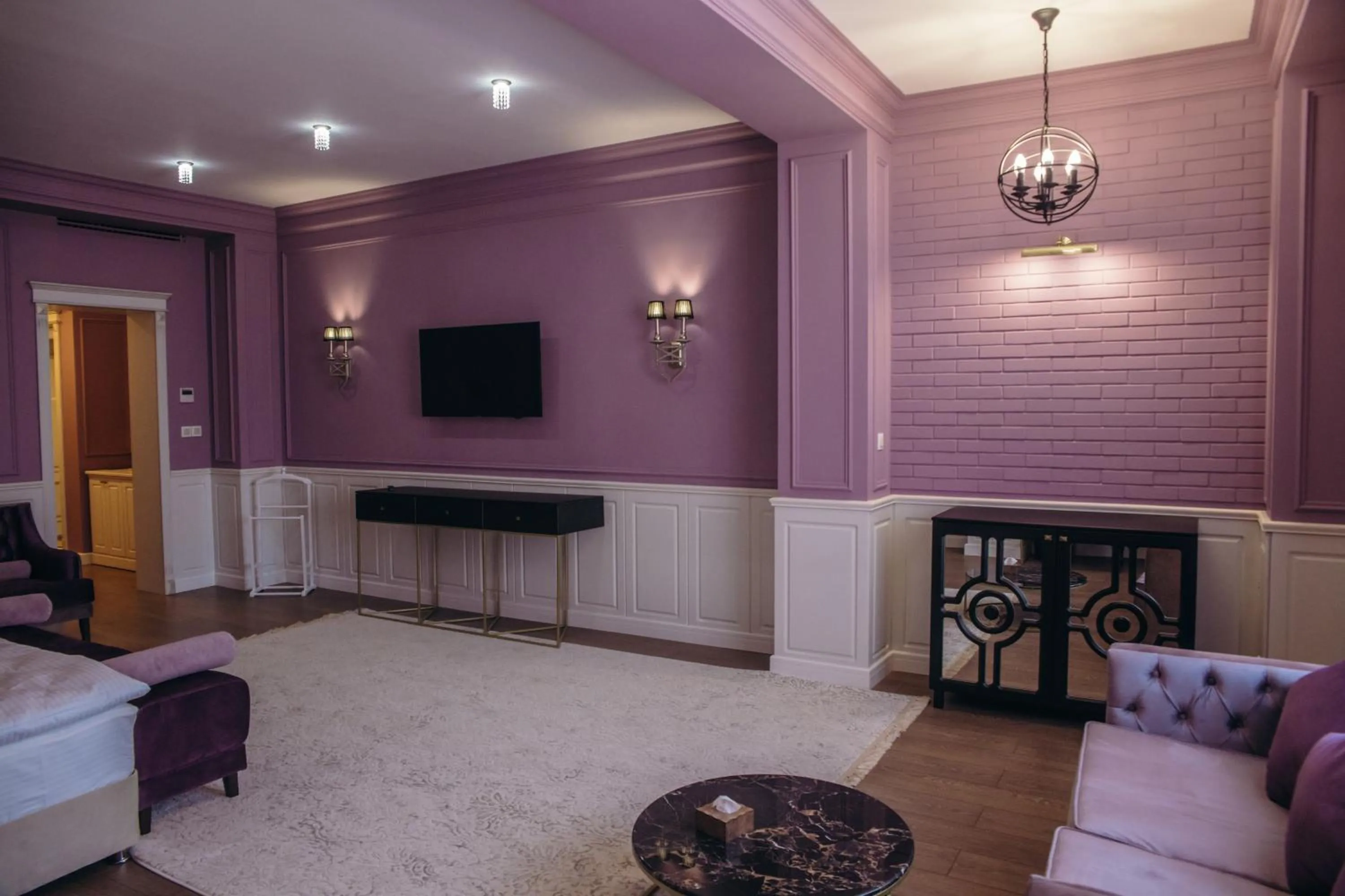 Photo of the whole room in Royal BV