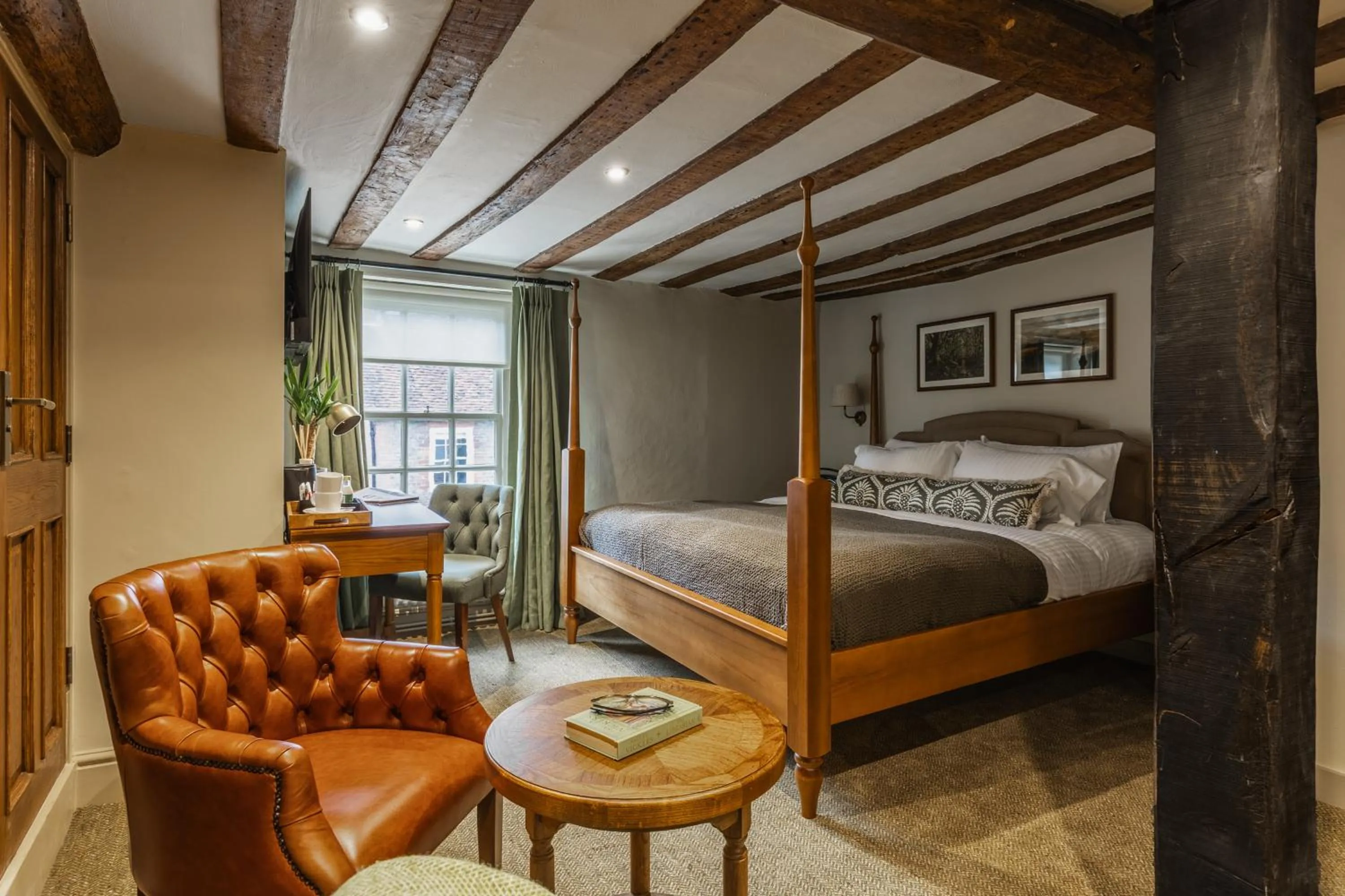 Bedroom, Bed in The Griffin Inn