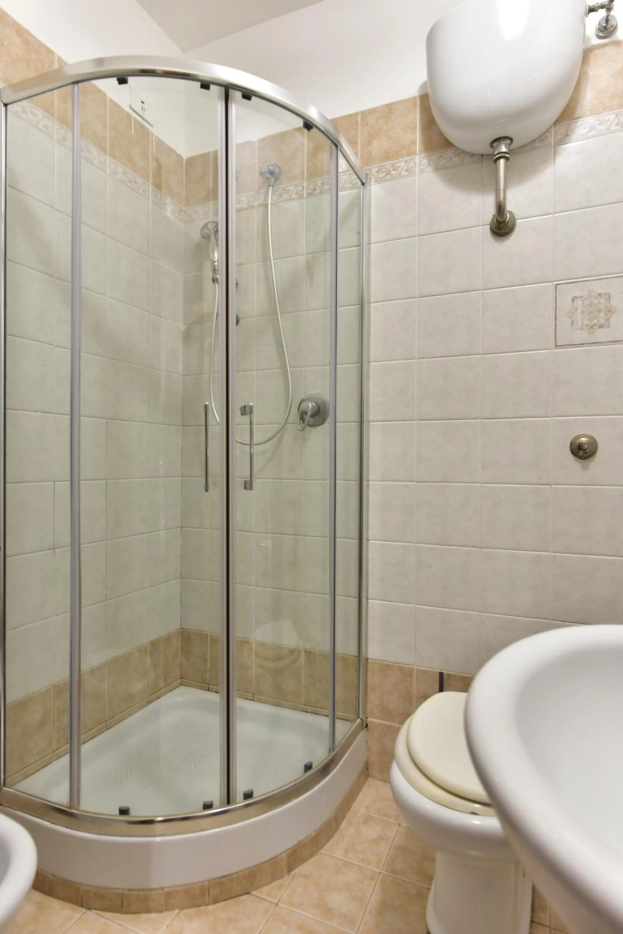 Shower in B&B Rome Terminal House