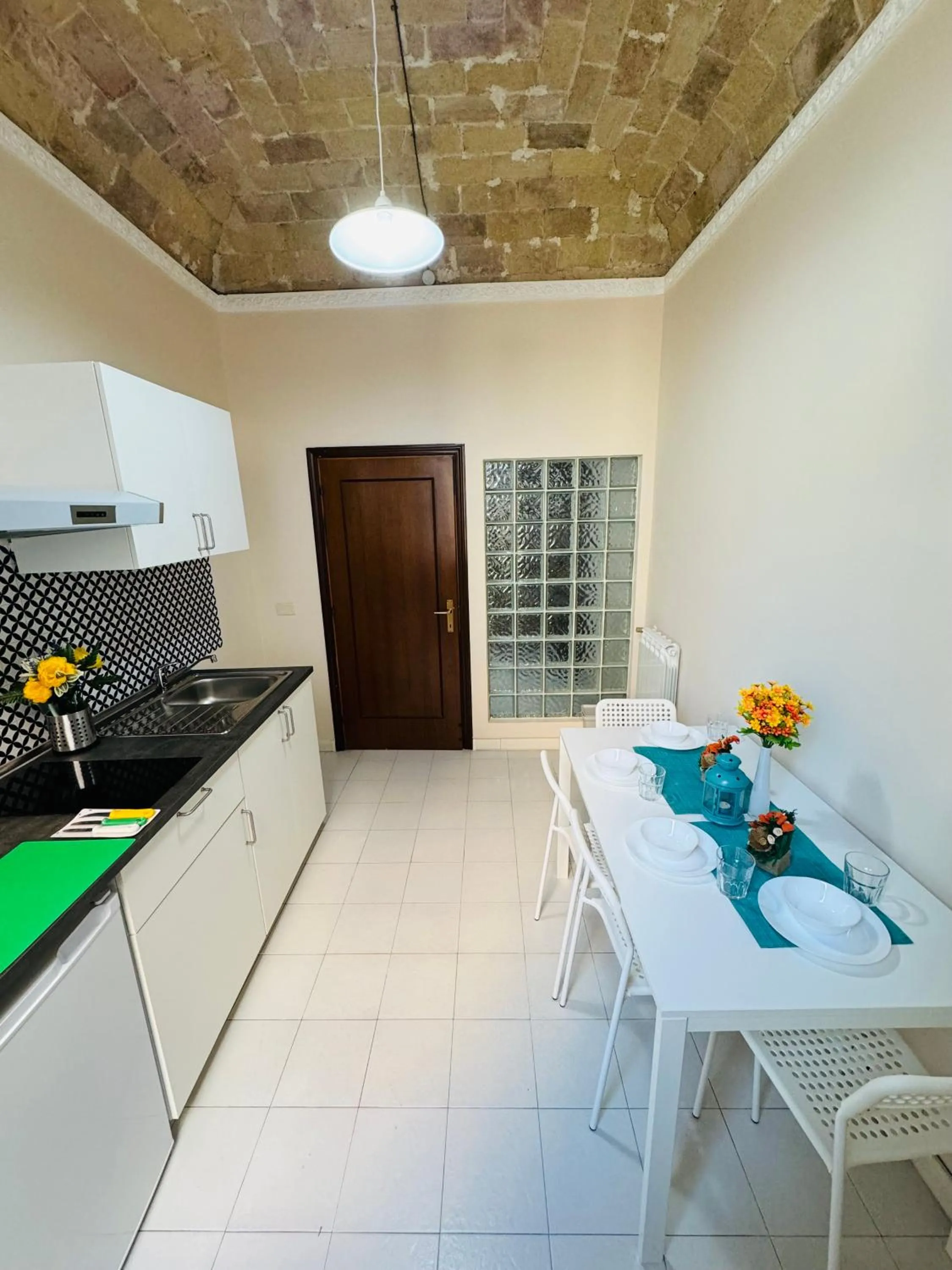 Kitchen or kitchenette in B&B Rome Terminal House