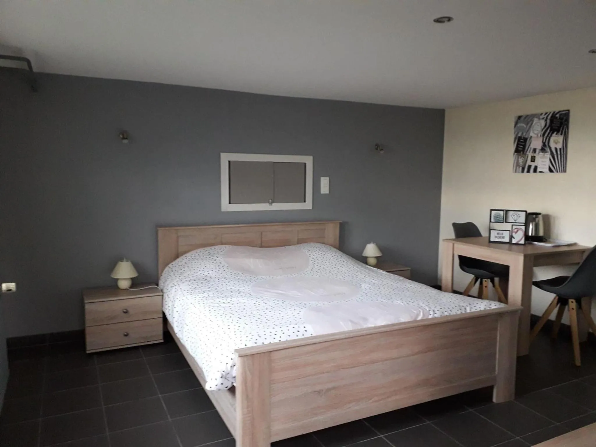 Bed in A La Reid Paisible