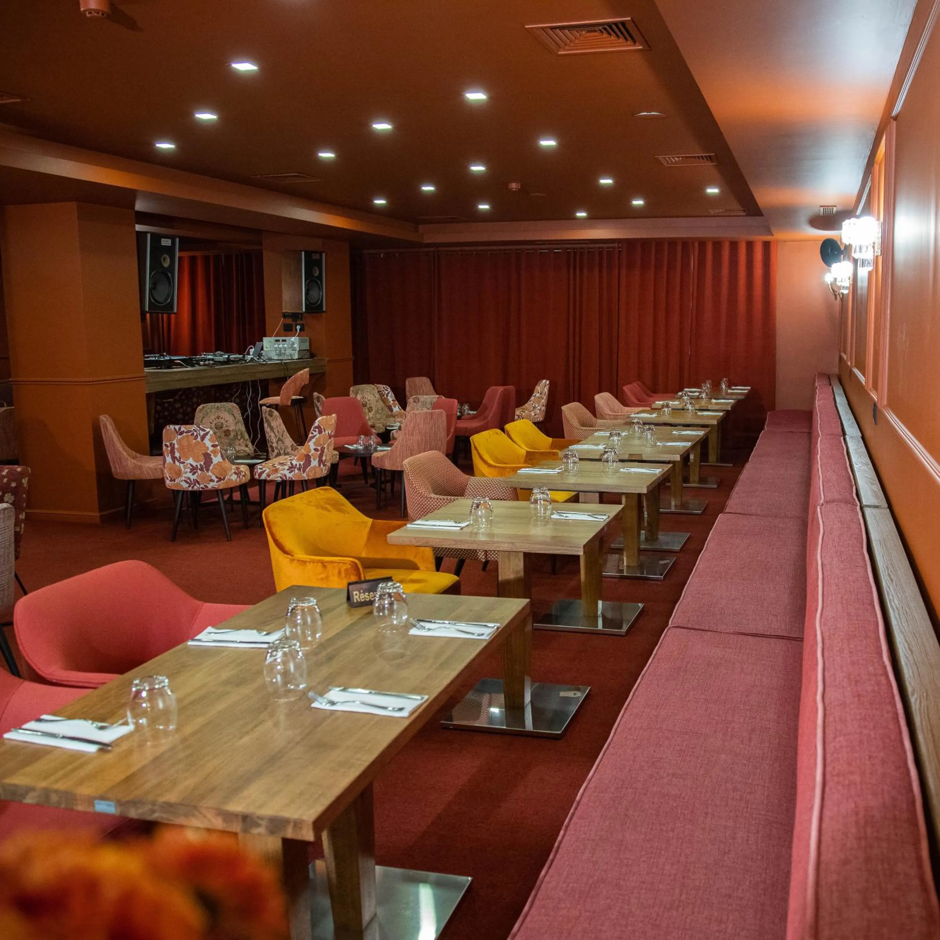 Lounge or bar in Hotel Ibn Khaldoun