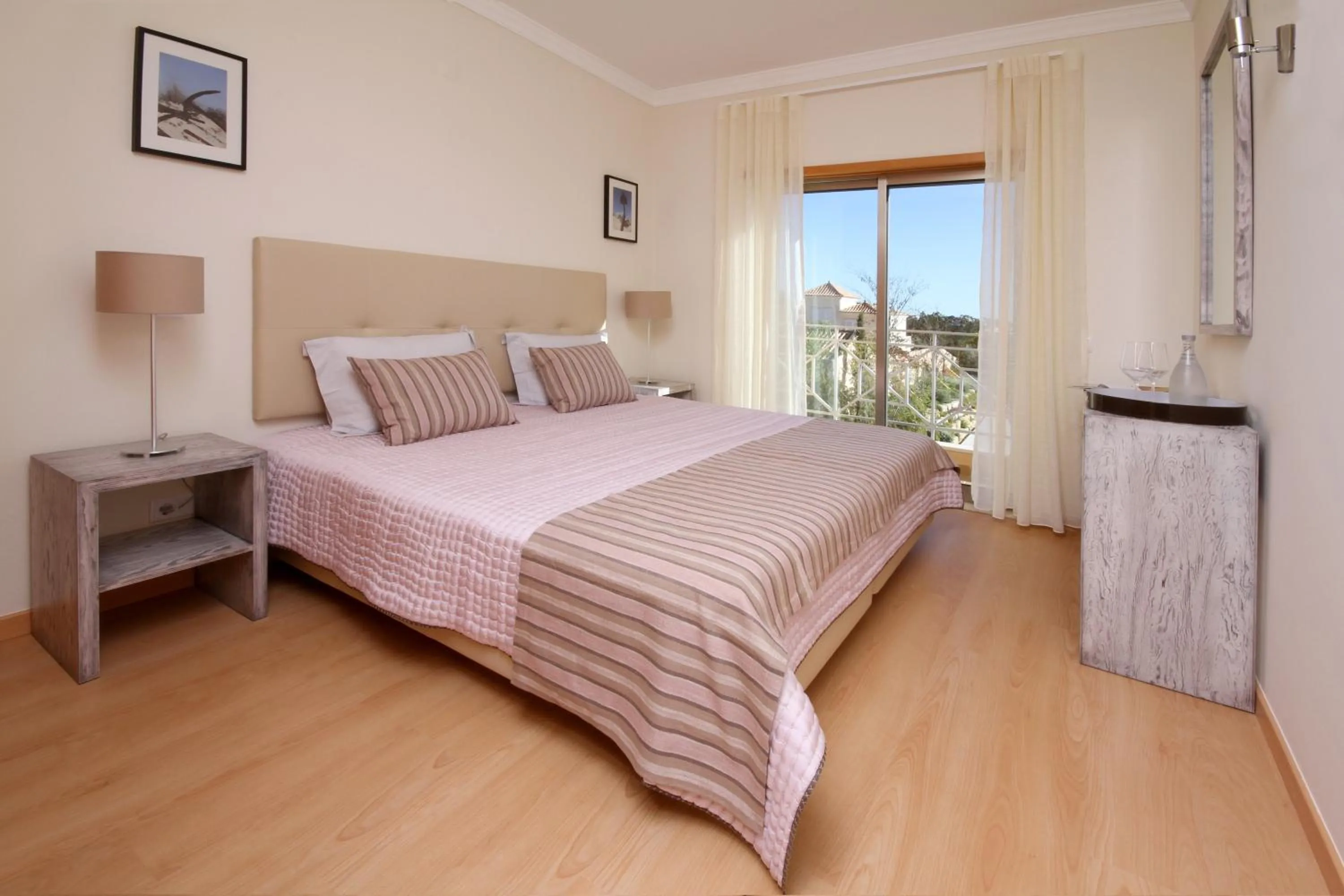 Bed in Pinheiros da Balaia Villas
