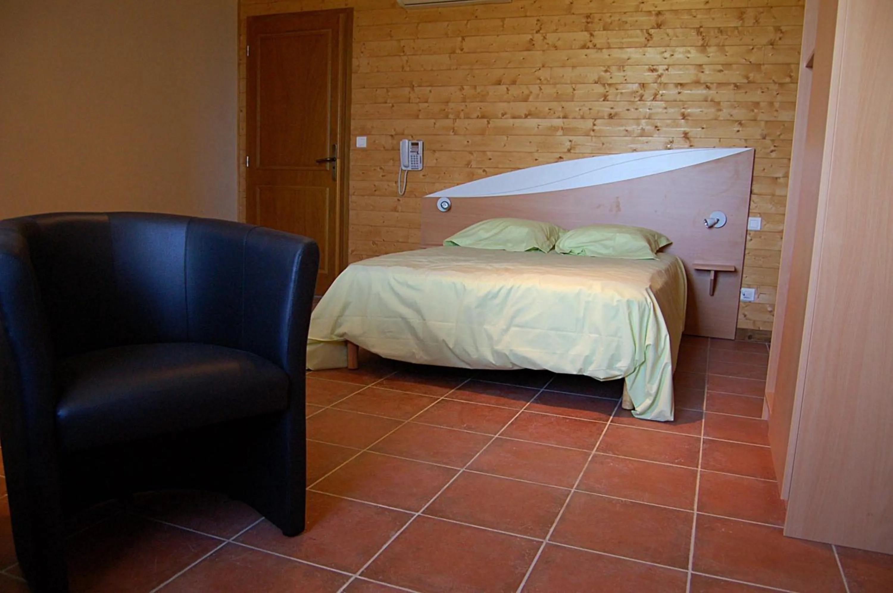 Photo of the whole room, Bed in Le Clos Boisé