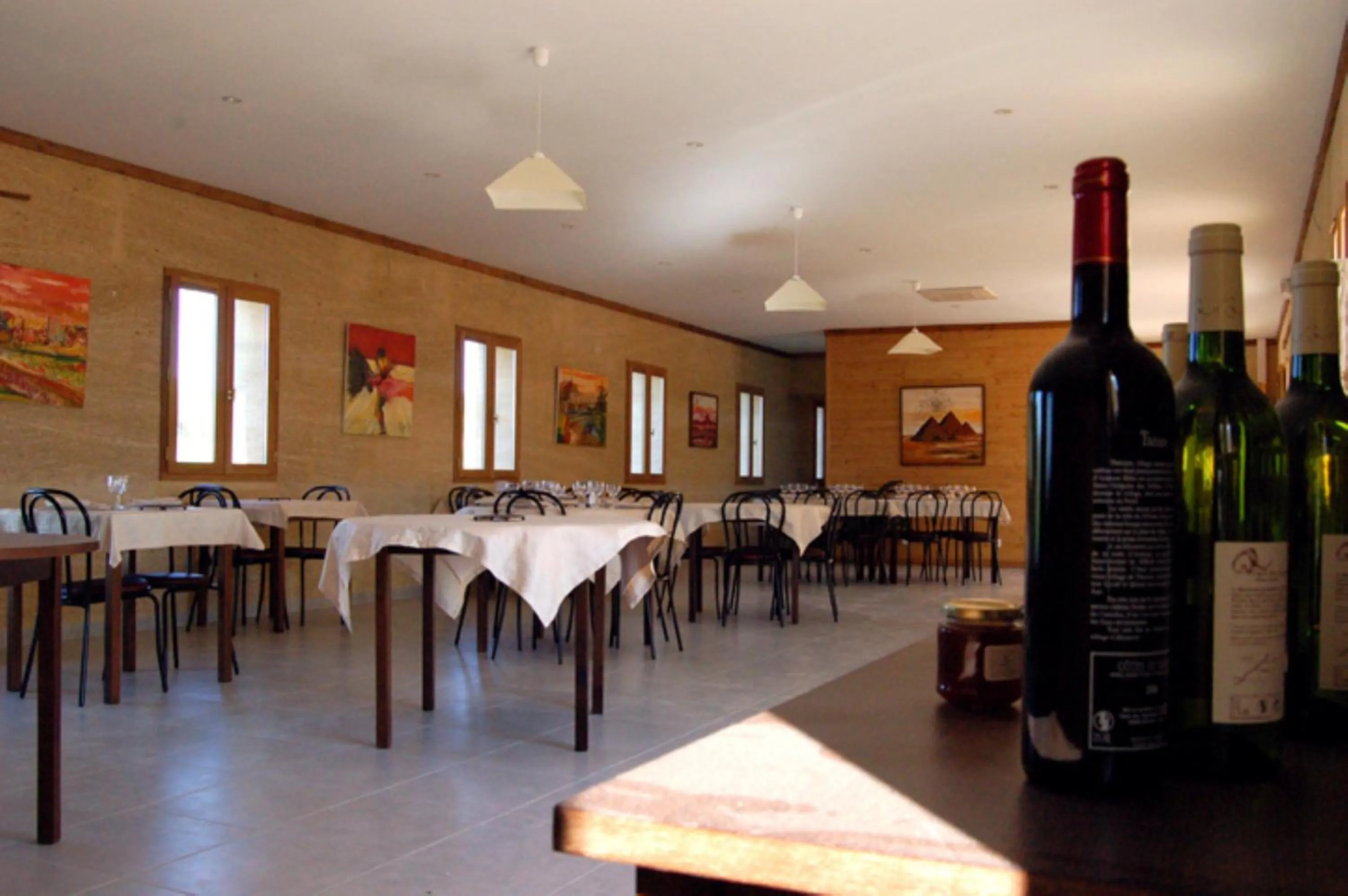 Restaurant/places to eat in Le Clos Boisé