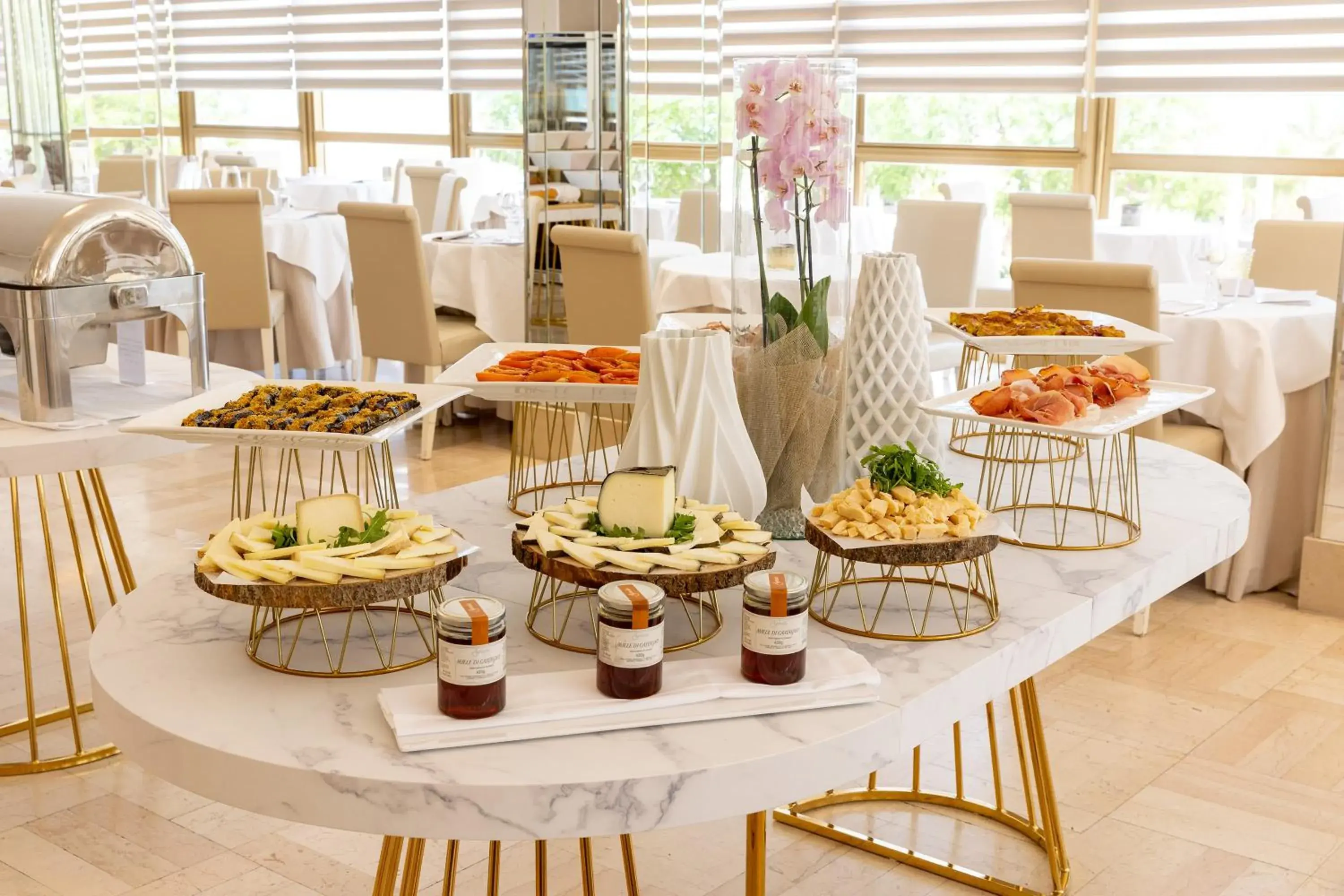 Restaurant/places to eat in Hotel Abner's Restaurant/places to eat in Hotel Abner's