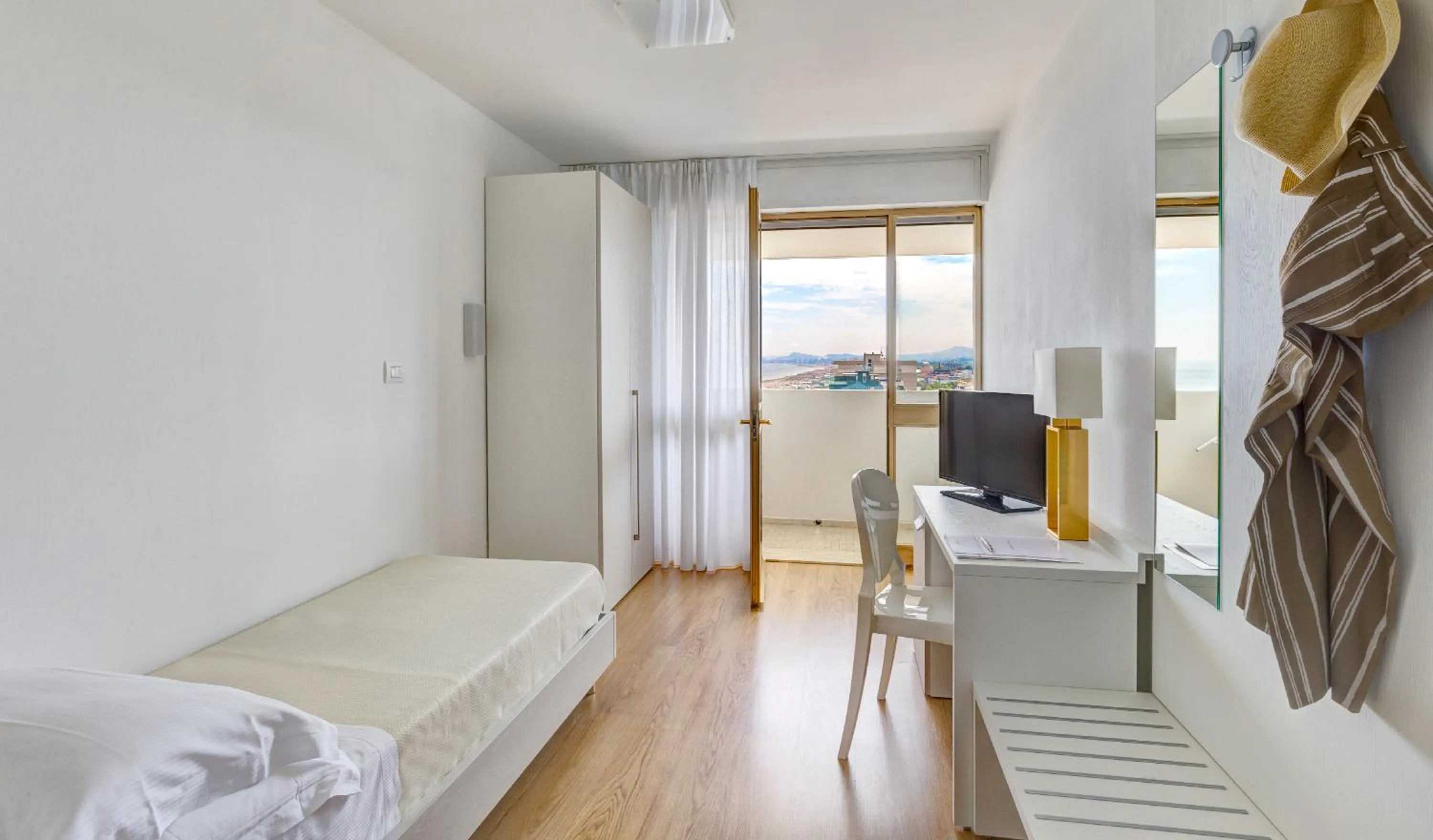 Photo of the whole room, Bed in Hotel Abner's