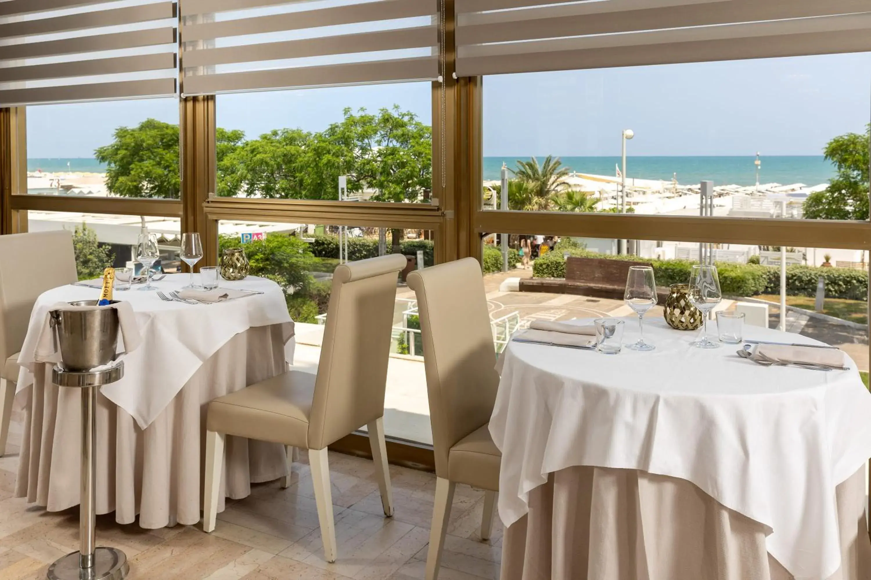 Restaurant/places to eat in Hotel Abner's Restaurant/places to eat in Hotel Abner's