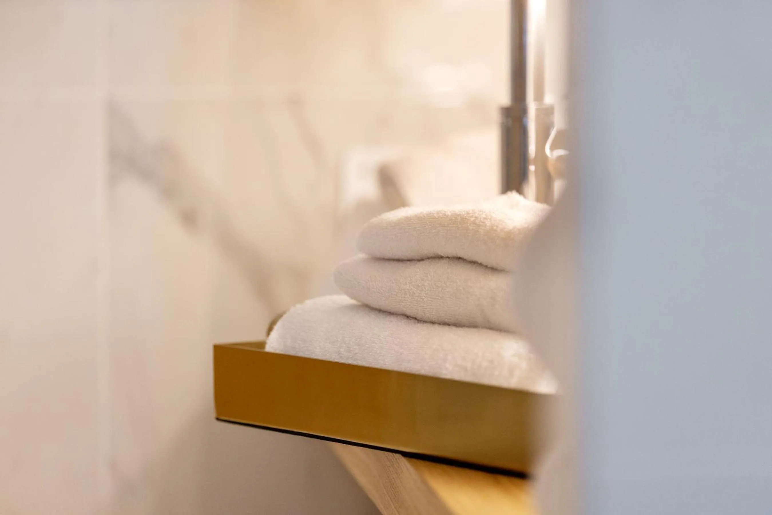 Bathroom, Bed in Hotel Abner's