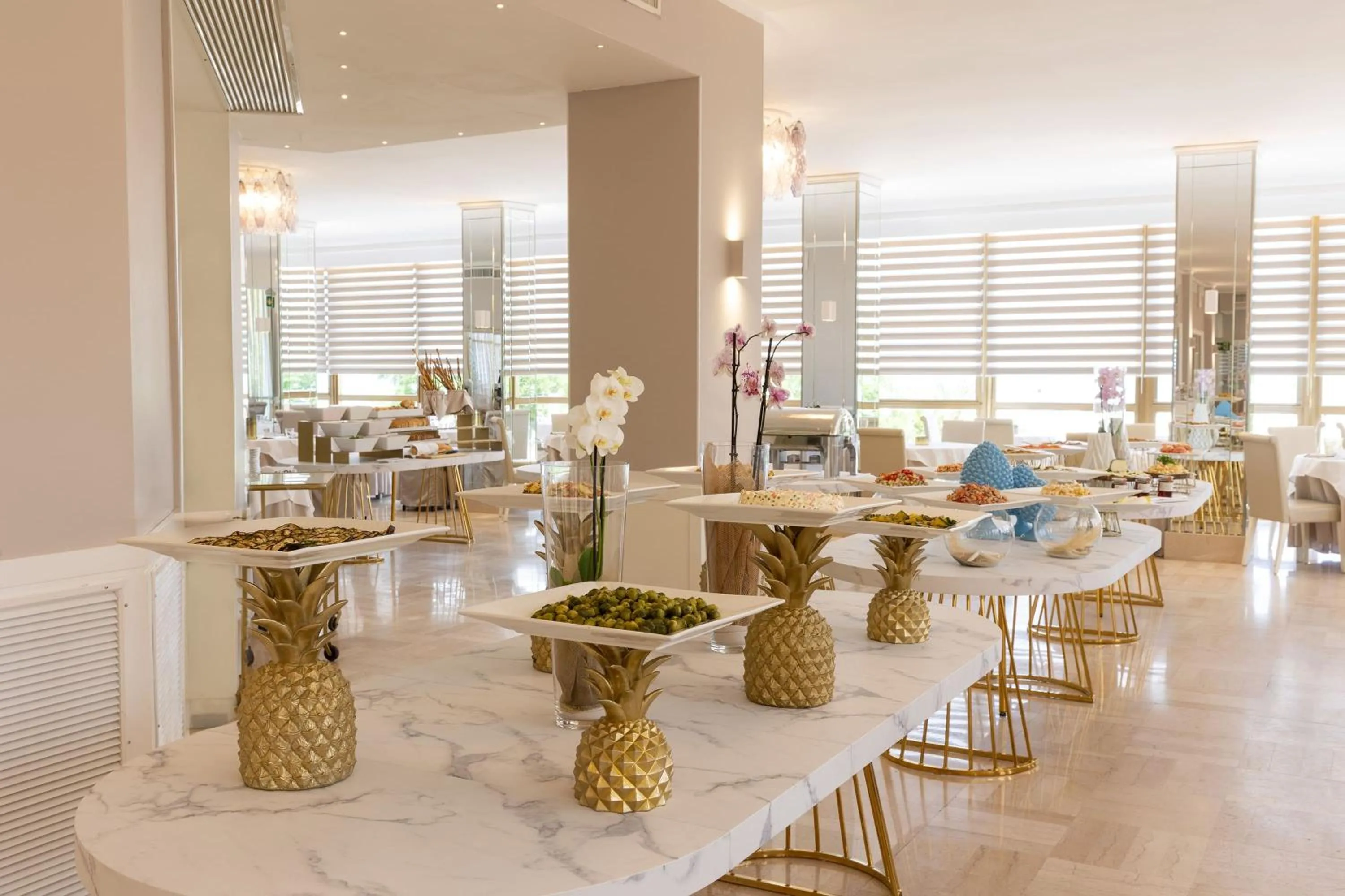 Restaurant/places to eat in Hotel Abner's