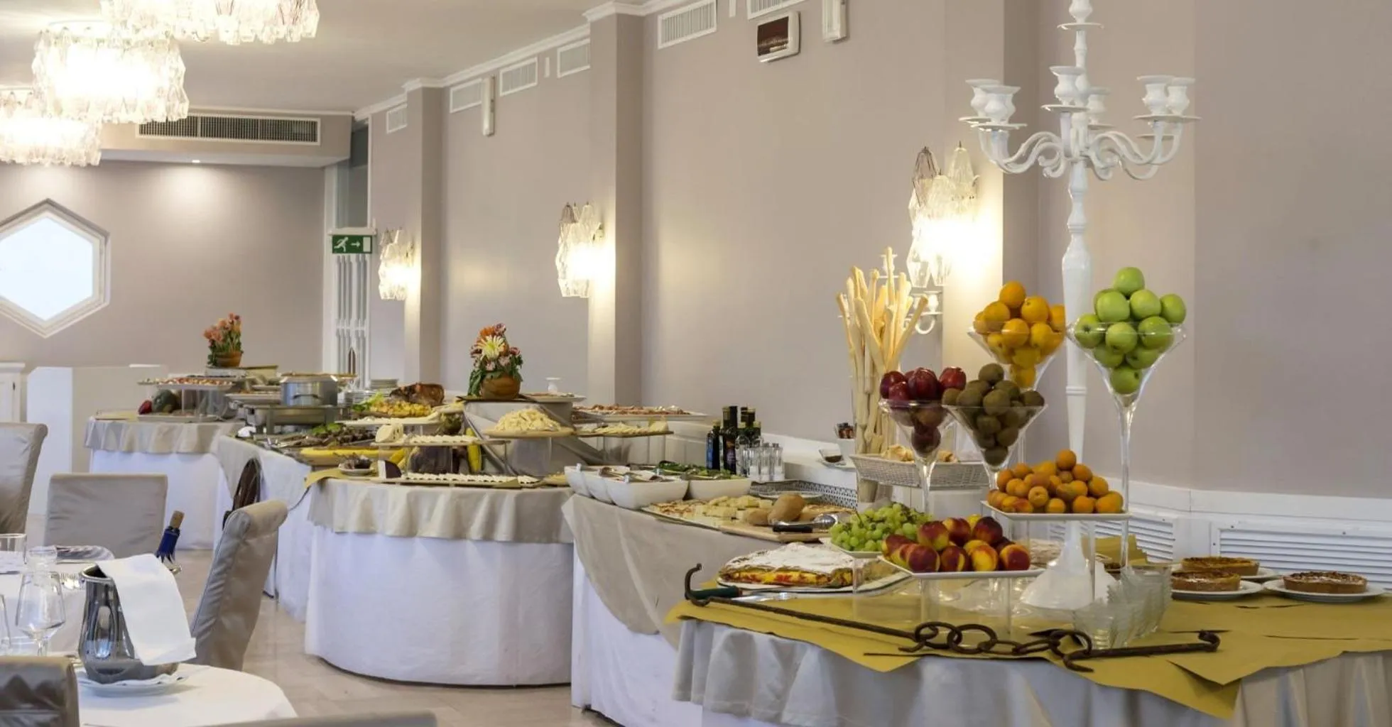 Breakfast in Hotel Abner's