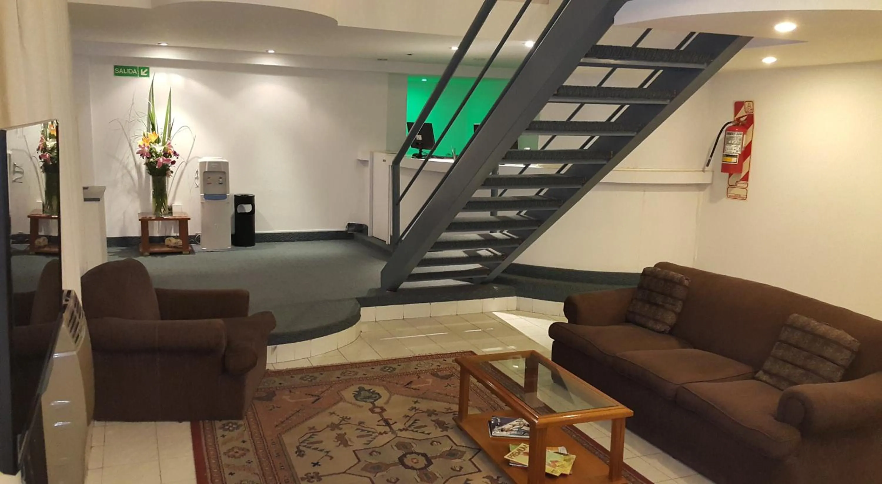 Communal lounge/ TV room in Hotel Avenida