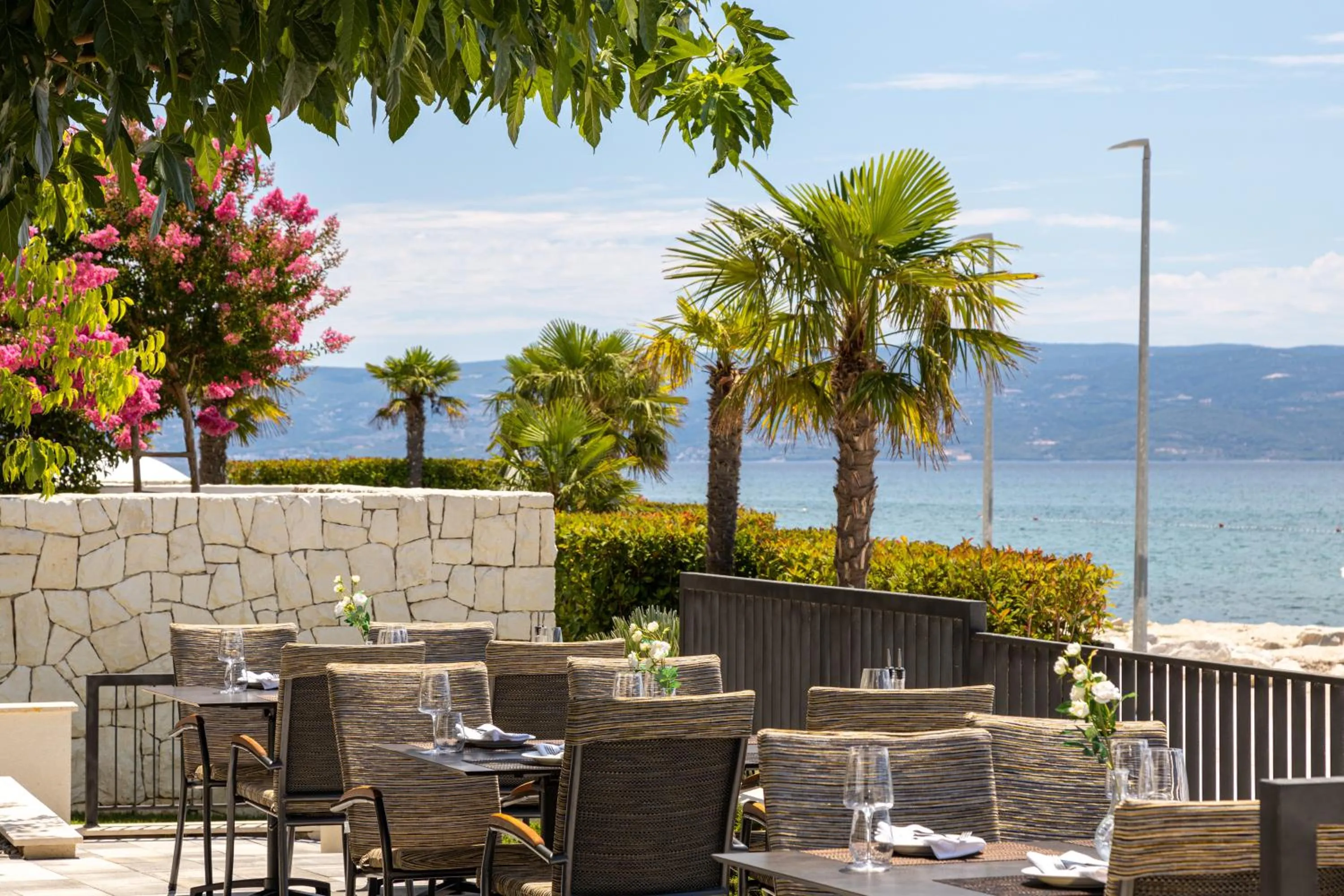 Restaurant/places to eat in VIPo Prestige Apartments