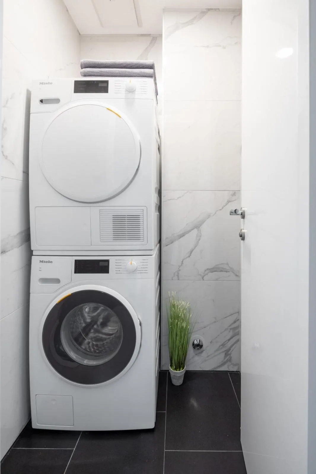 washing machine in VIPo Prestige Apartments