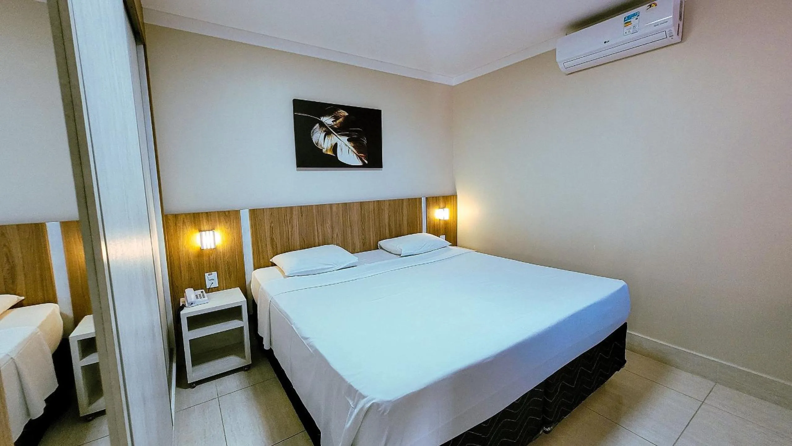 Photo of the whole room, Bed in Piazza diRoma - VaciaTemporada
