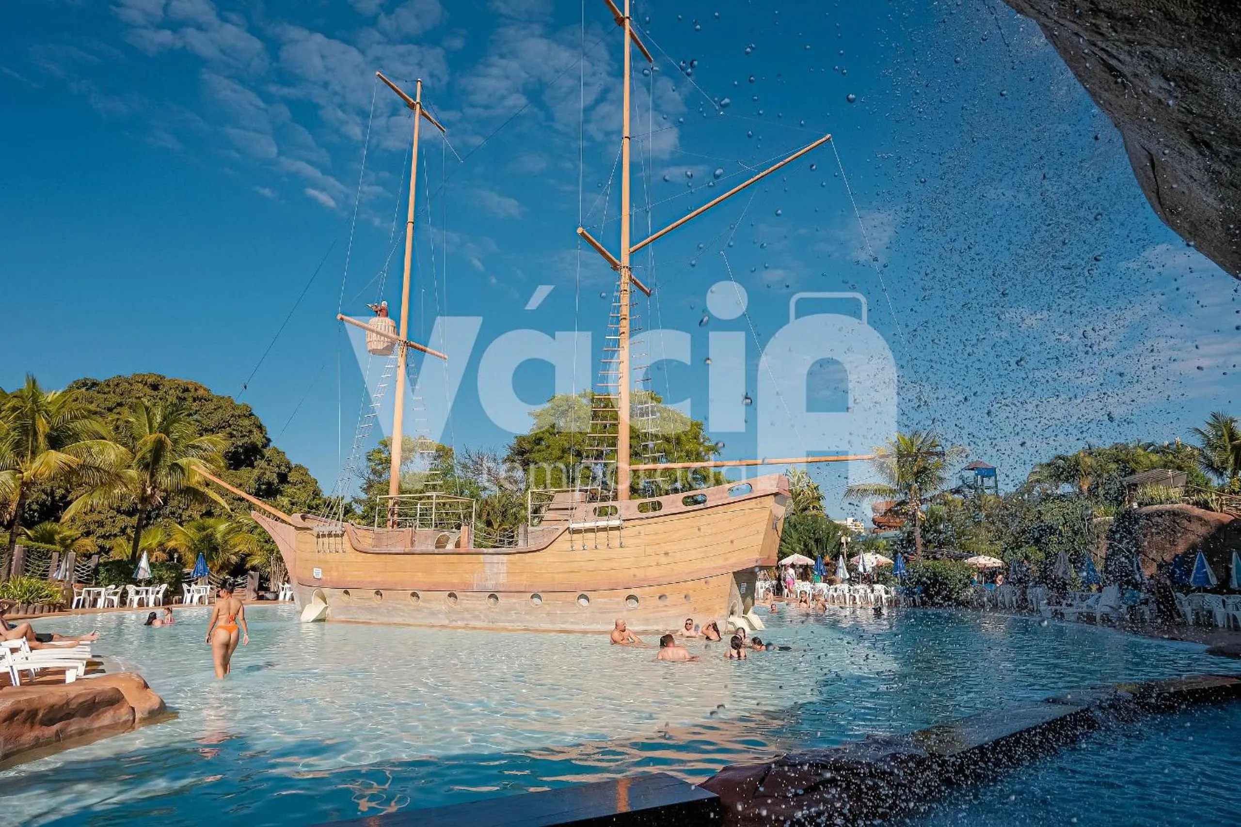 Hot Spring Bath in Piazza diRoma - VaciaTemporada