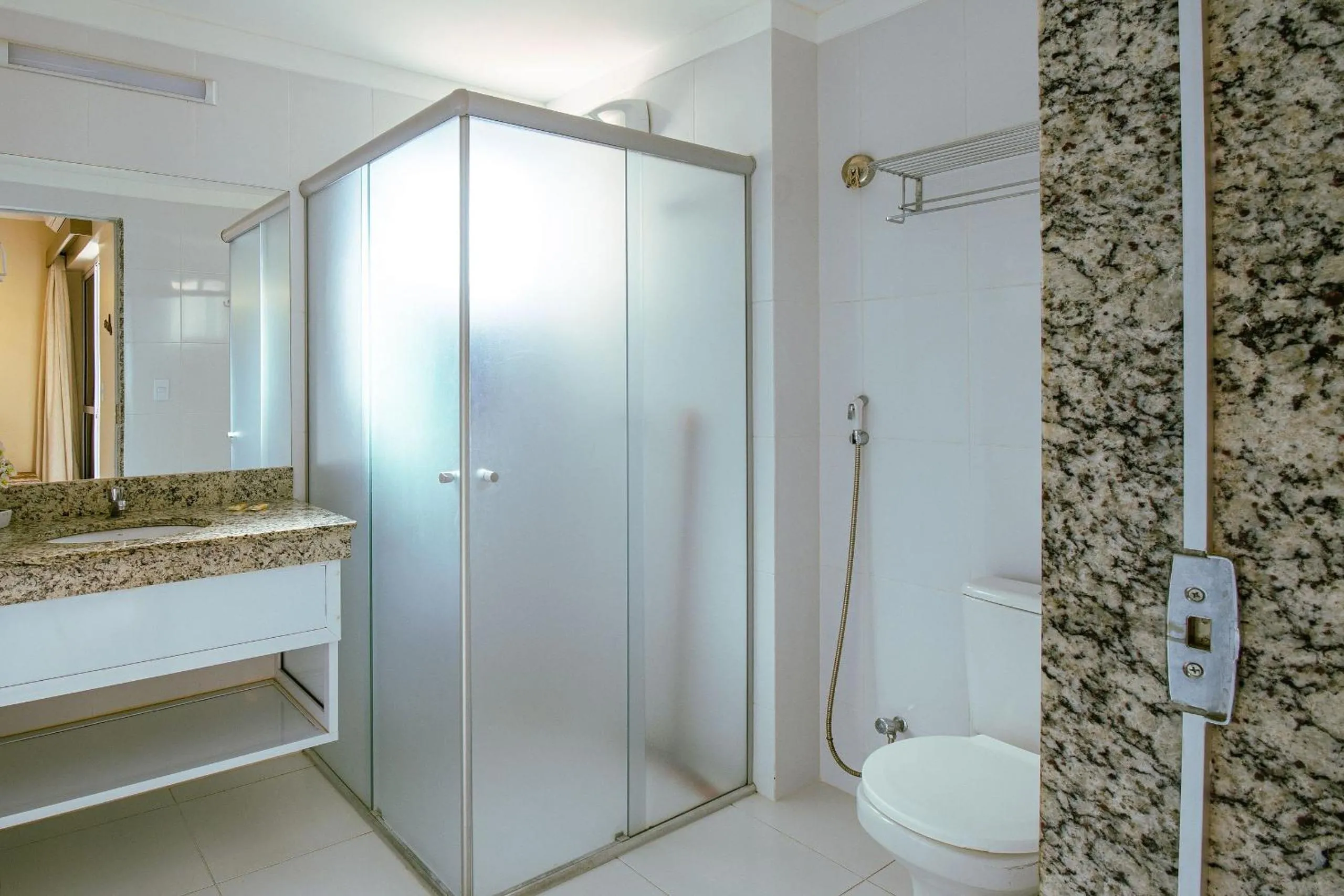 Toilet in Piazza diRoma - VaciaTemporada
