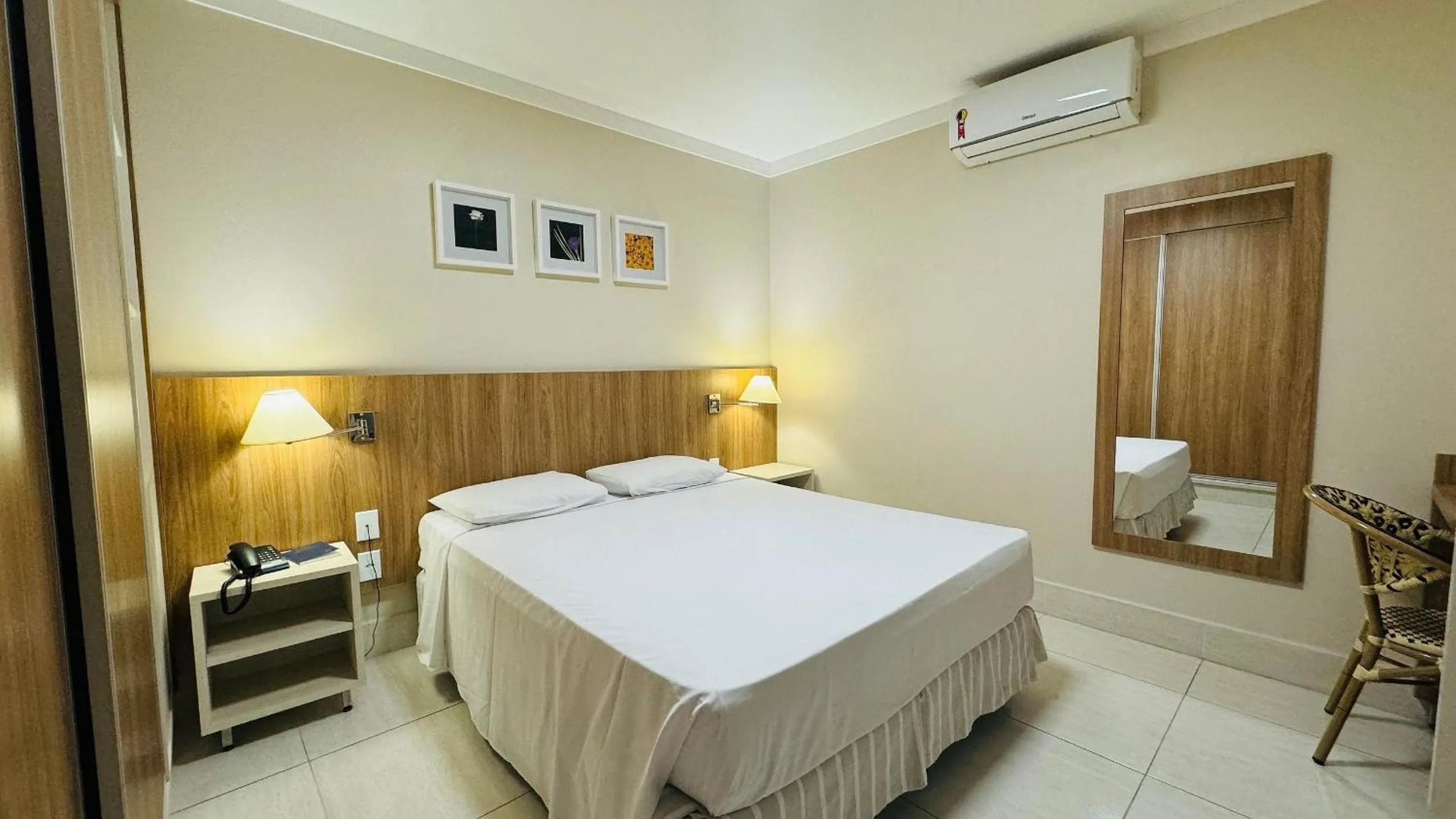 Photo of the whole room, Bed in Piazza diRoma - VaciaTemporada