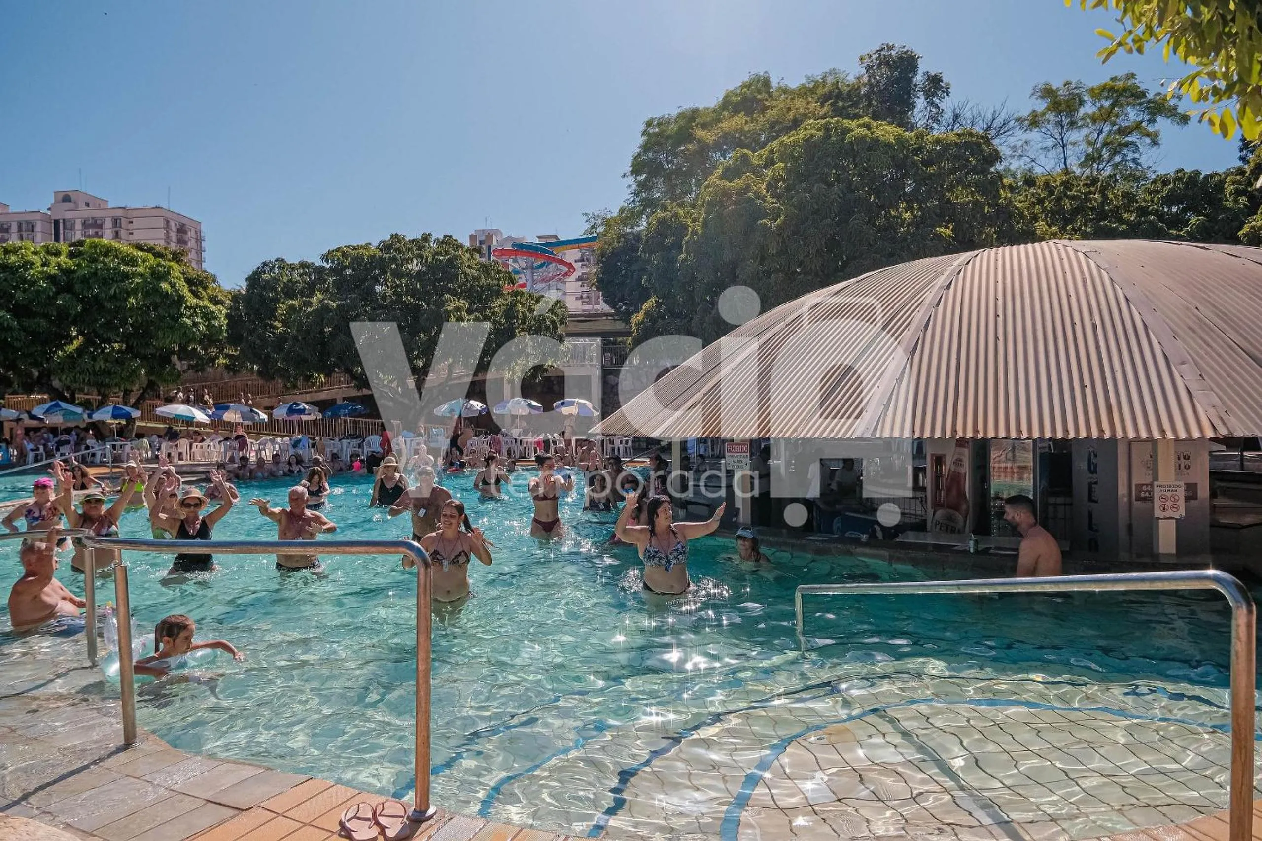 Hot Spring Bath in Piazza diRoma - VaciaTemporada