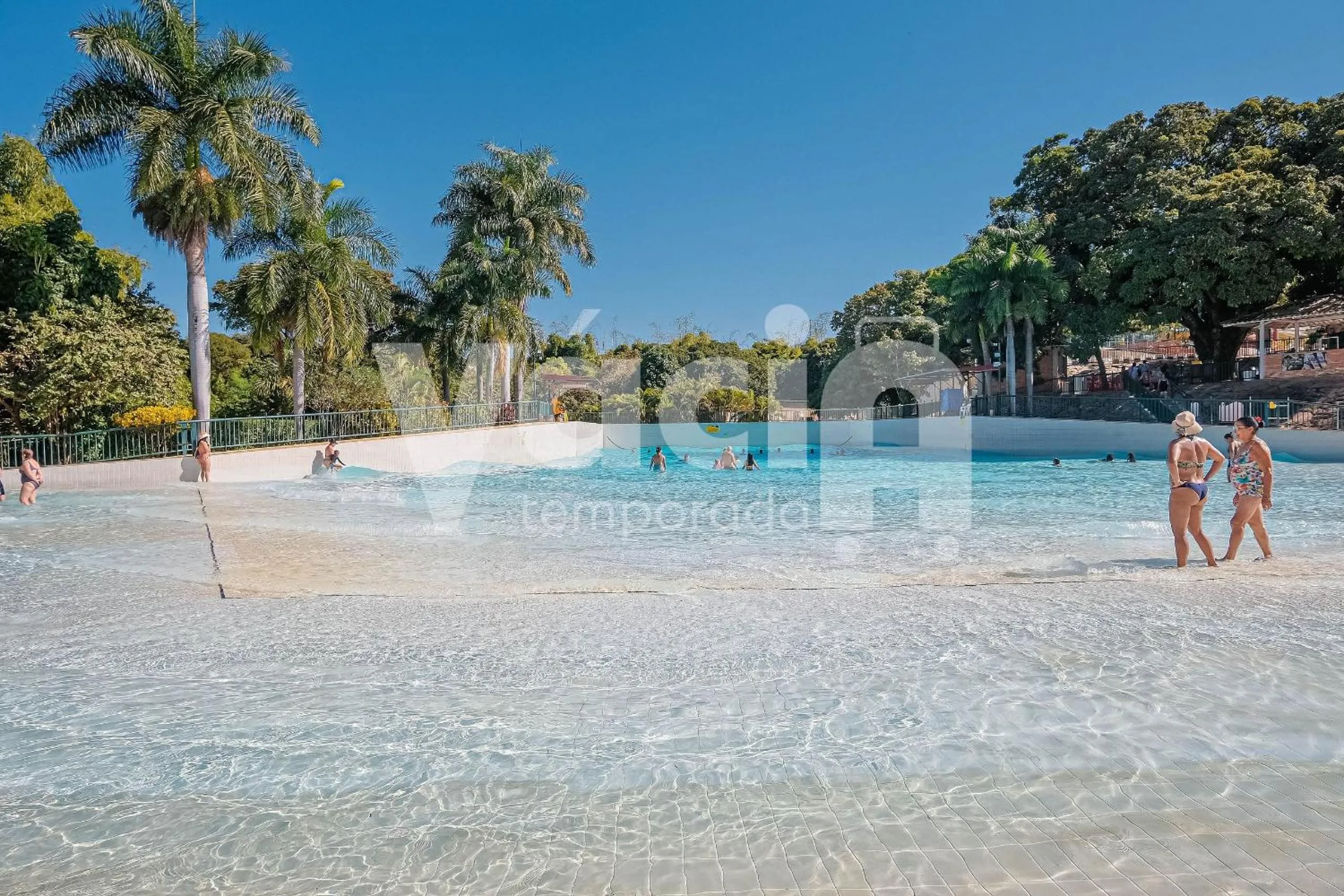 Hot Spring Bath in Piazza diRoma - VaciaTemporada