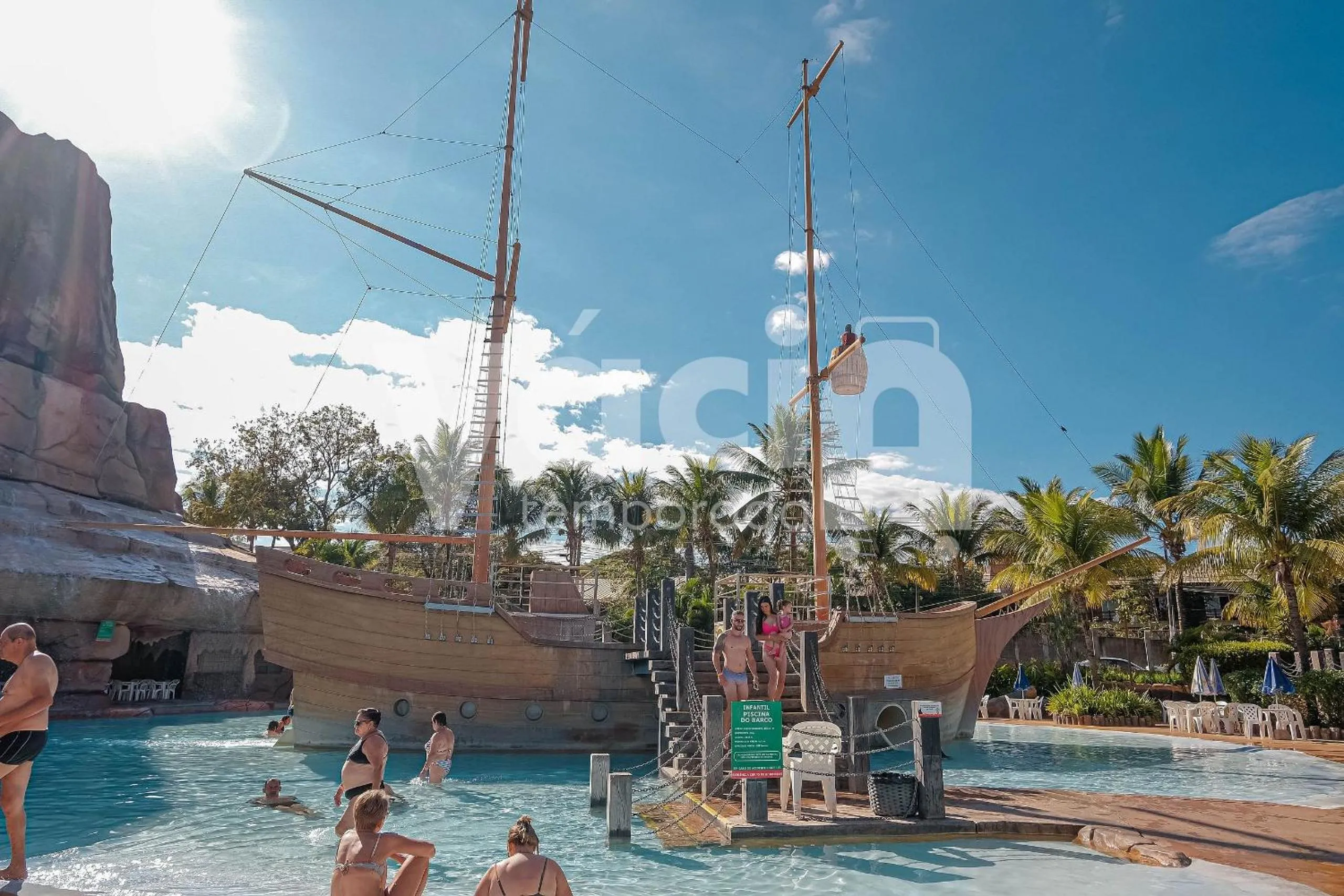 Hot Spring Bath in Piazza diRoma - VaciaTemporada