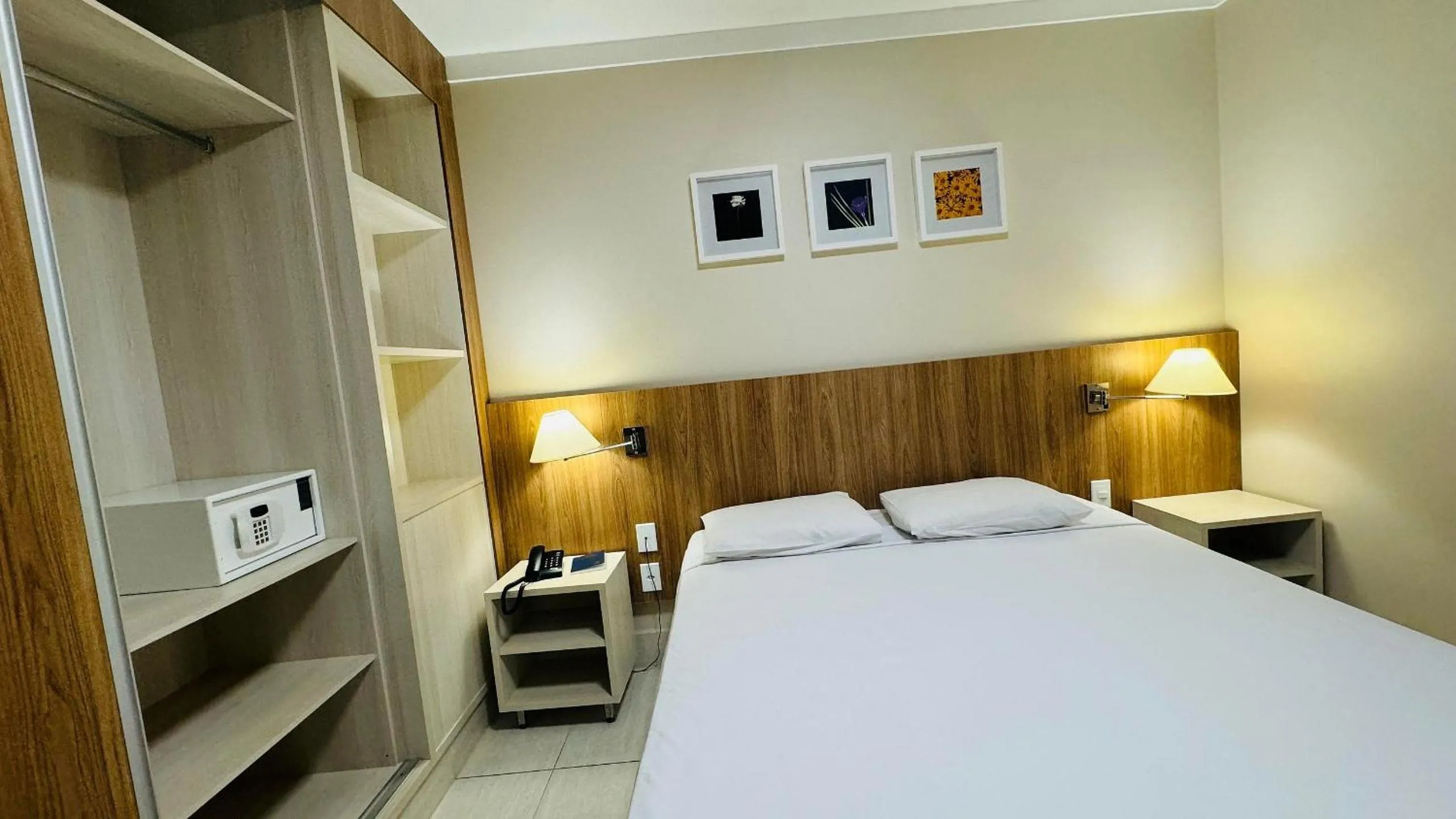 Photo of the whole room, Bed in Piazza diRoma - VaciaTemporada