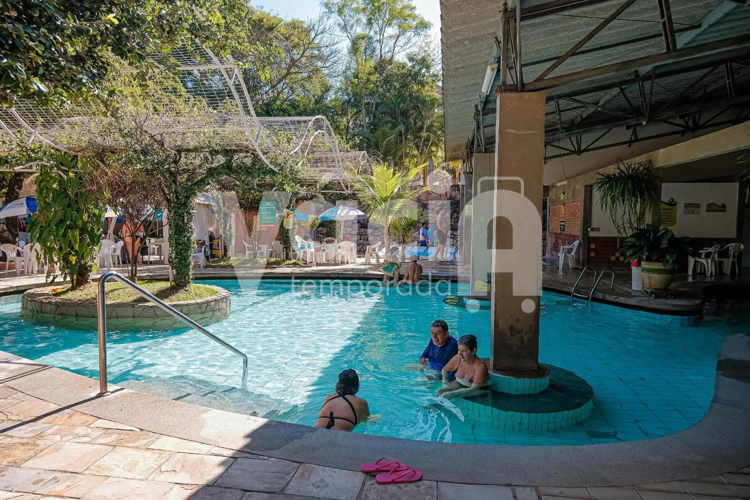 Hot Spring Bath in Piazza diRoma - VaciaTemporada