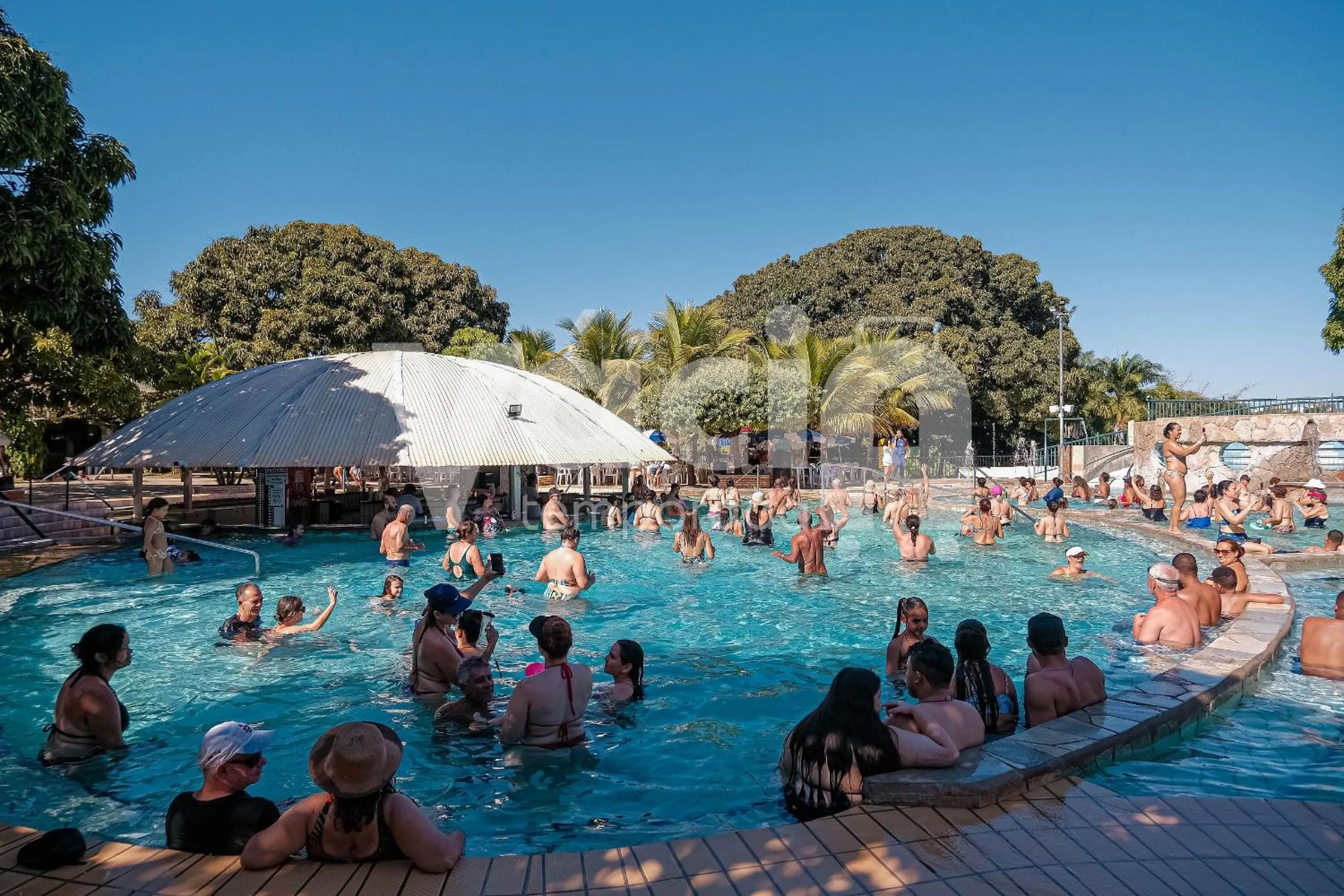 Hot Spring Bath in Piazza diRoma - VaciaTemporada