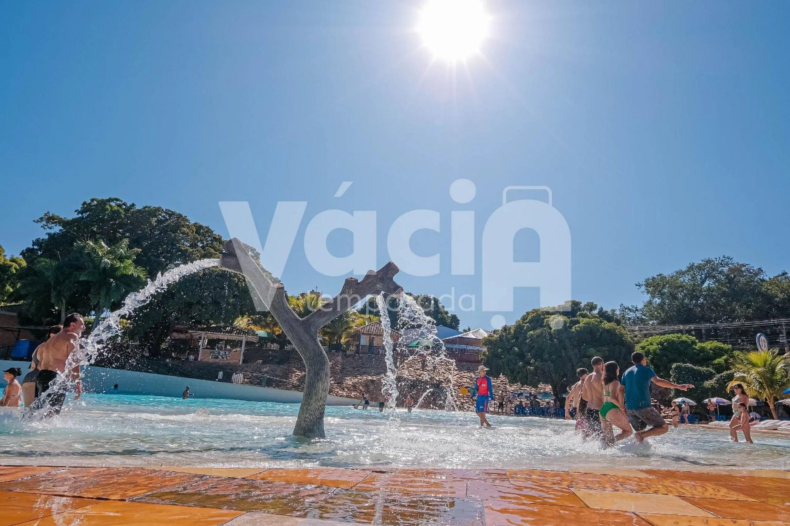 Hot Spring Bath in Piazza diRoma - VaciaTemporada