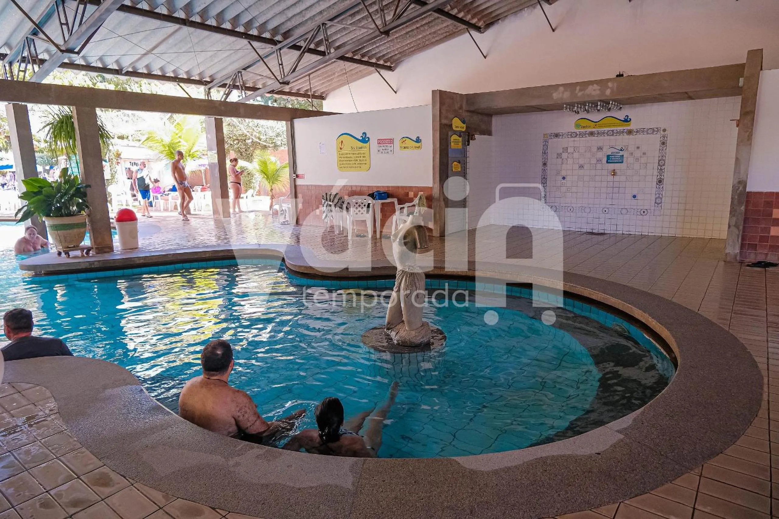 Hot Spring Bath in Piazza diRoma - VaciaTemporada