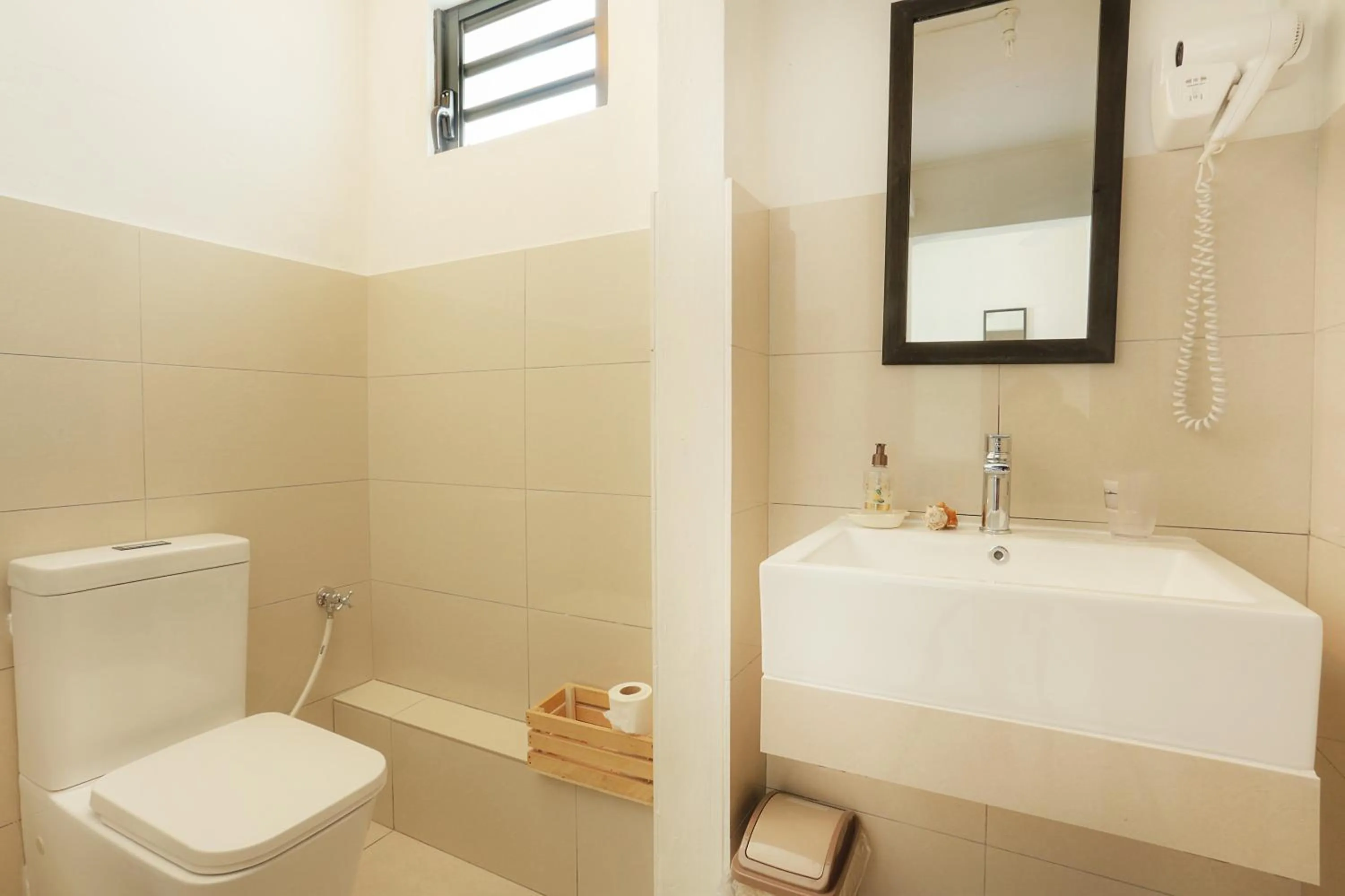 Shower in Auberge SeaFever