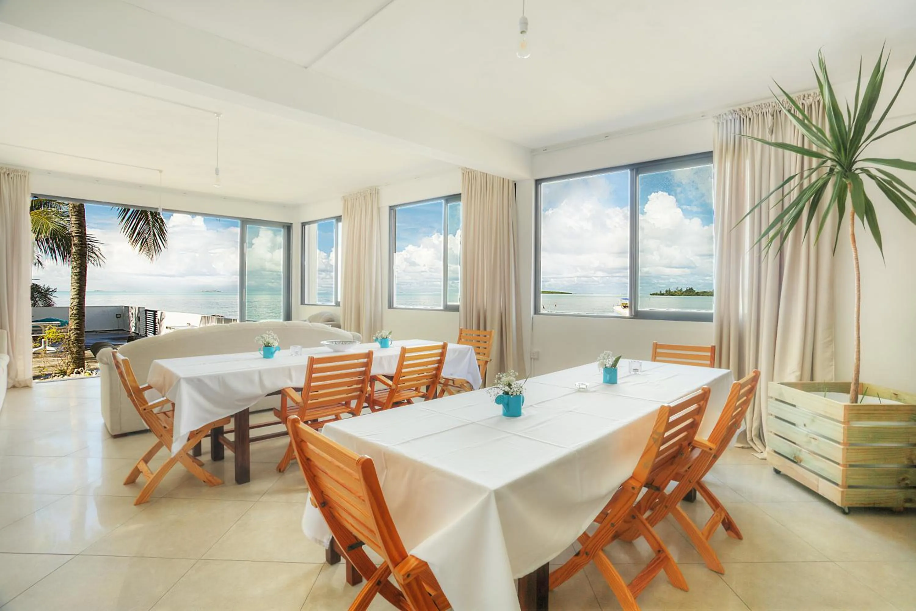 Restaurant/places to eat in Auberge SeaFever