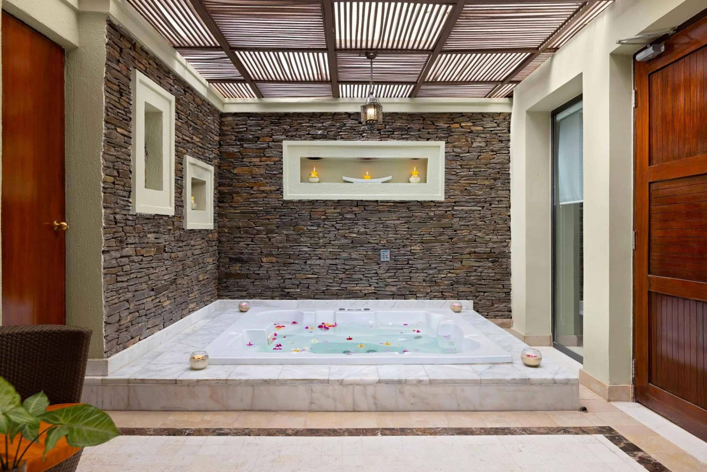 Patio in Hilton Luxor Resort & Spa