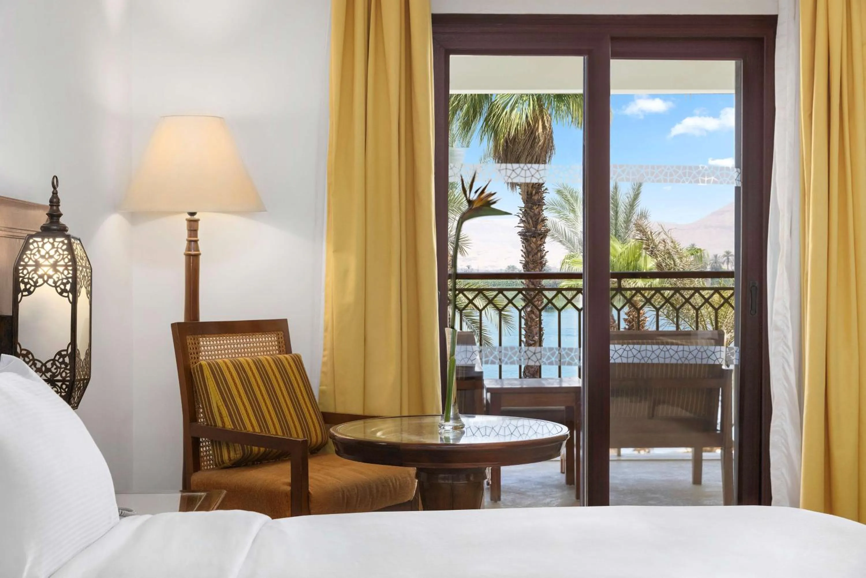 Deluxe Room Twin Bed in Hilton Luxor Resort & Spa