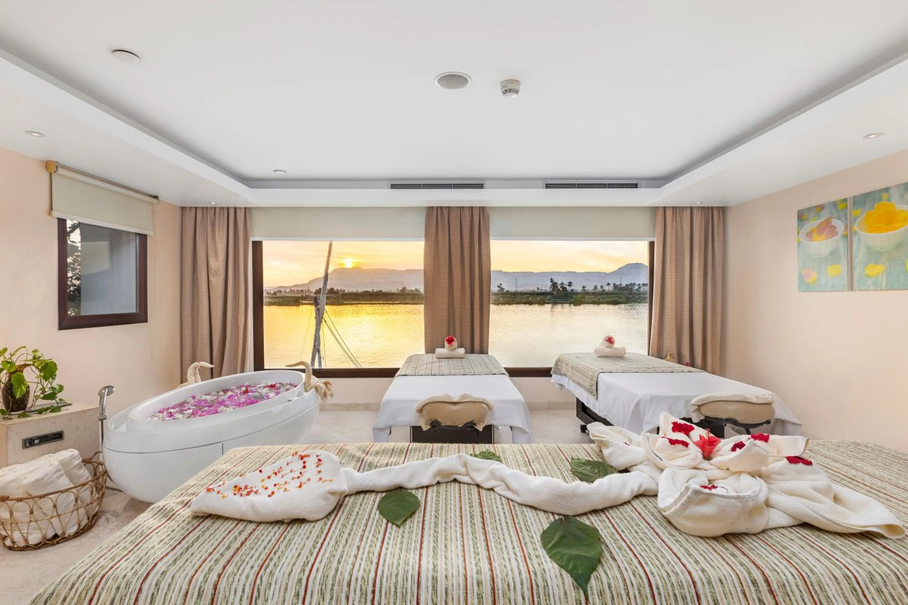 Spa and wellness centre/facilities, Bed in Hilton Luxor Resort & Spa