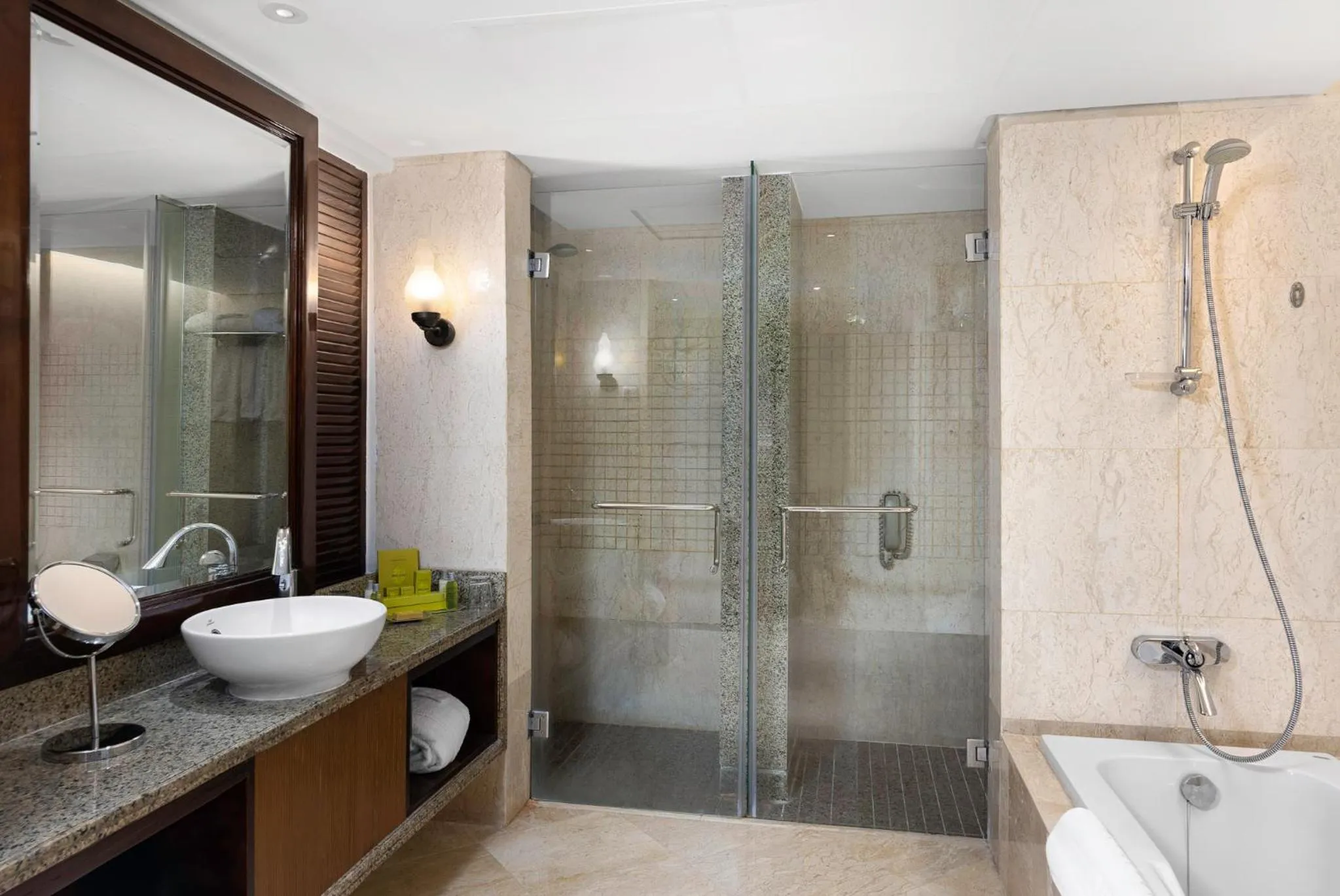 Shower in Hilton Luxor Resort & Spa