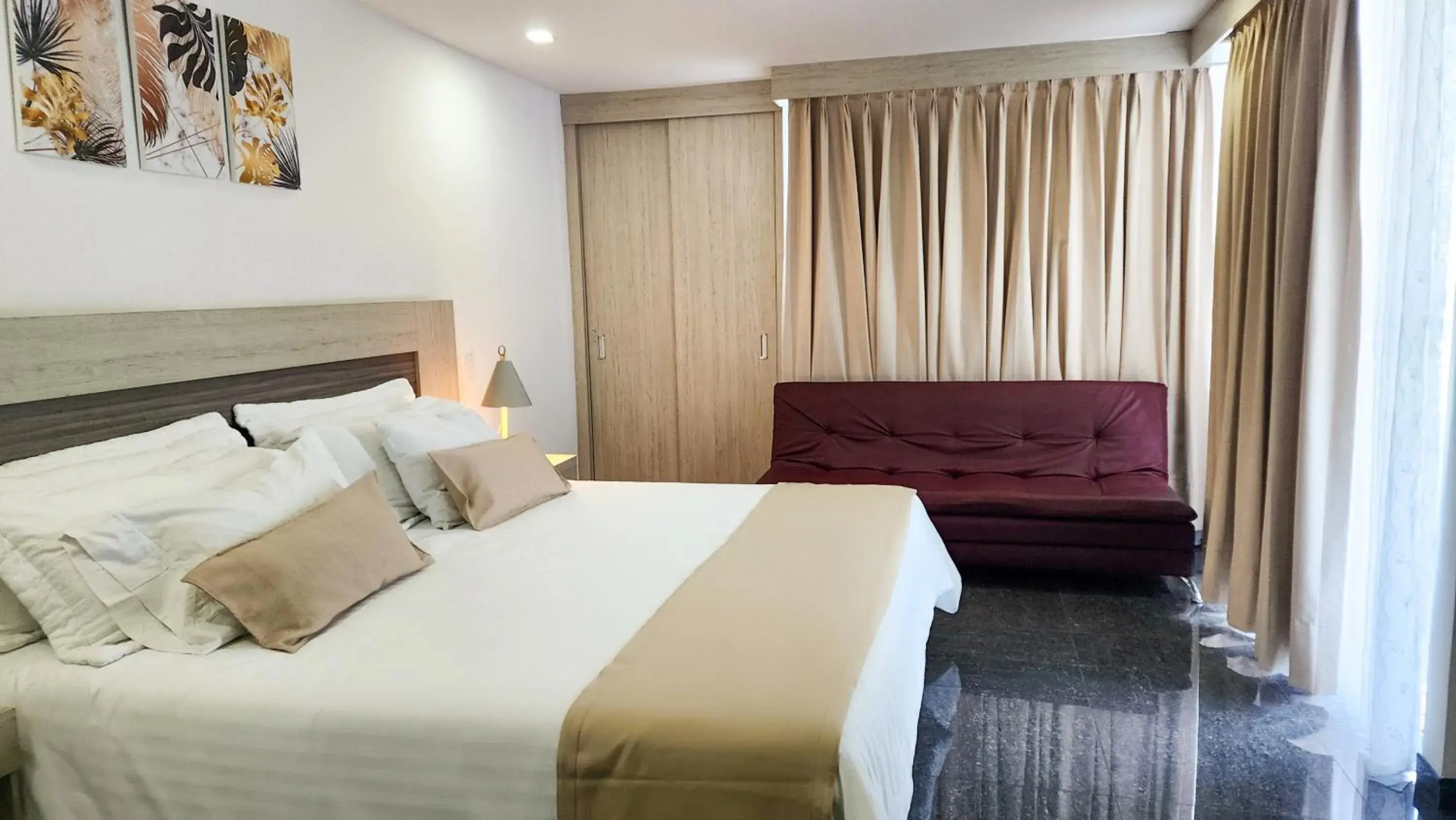 Superior Double Room in Hotel BE Suites Cali Superior Double Room in Hotel BE Suites Cali