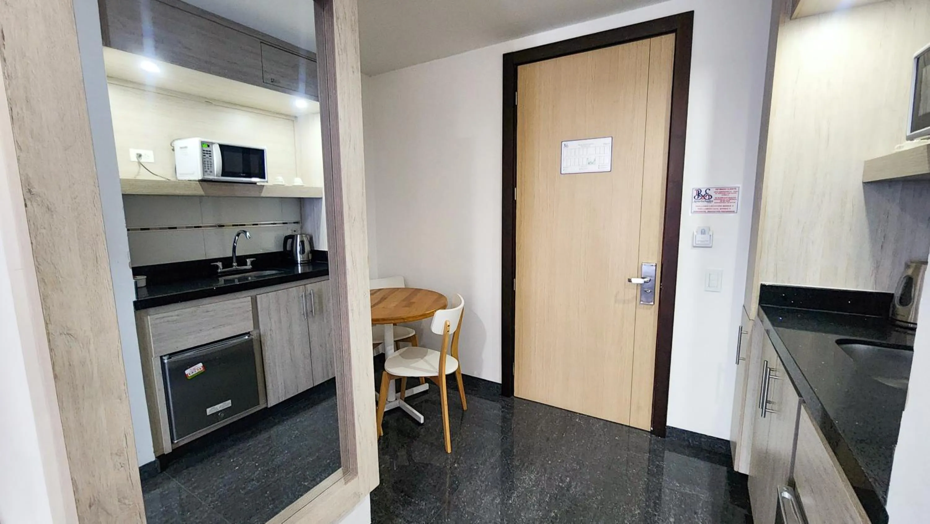 Kitchen or kitchenette in BE Suites Hotel Cali